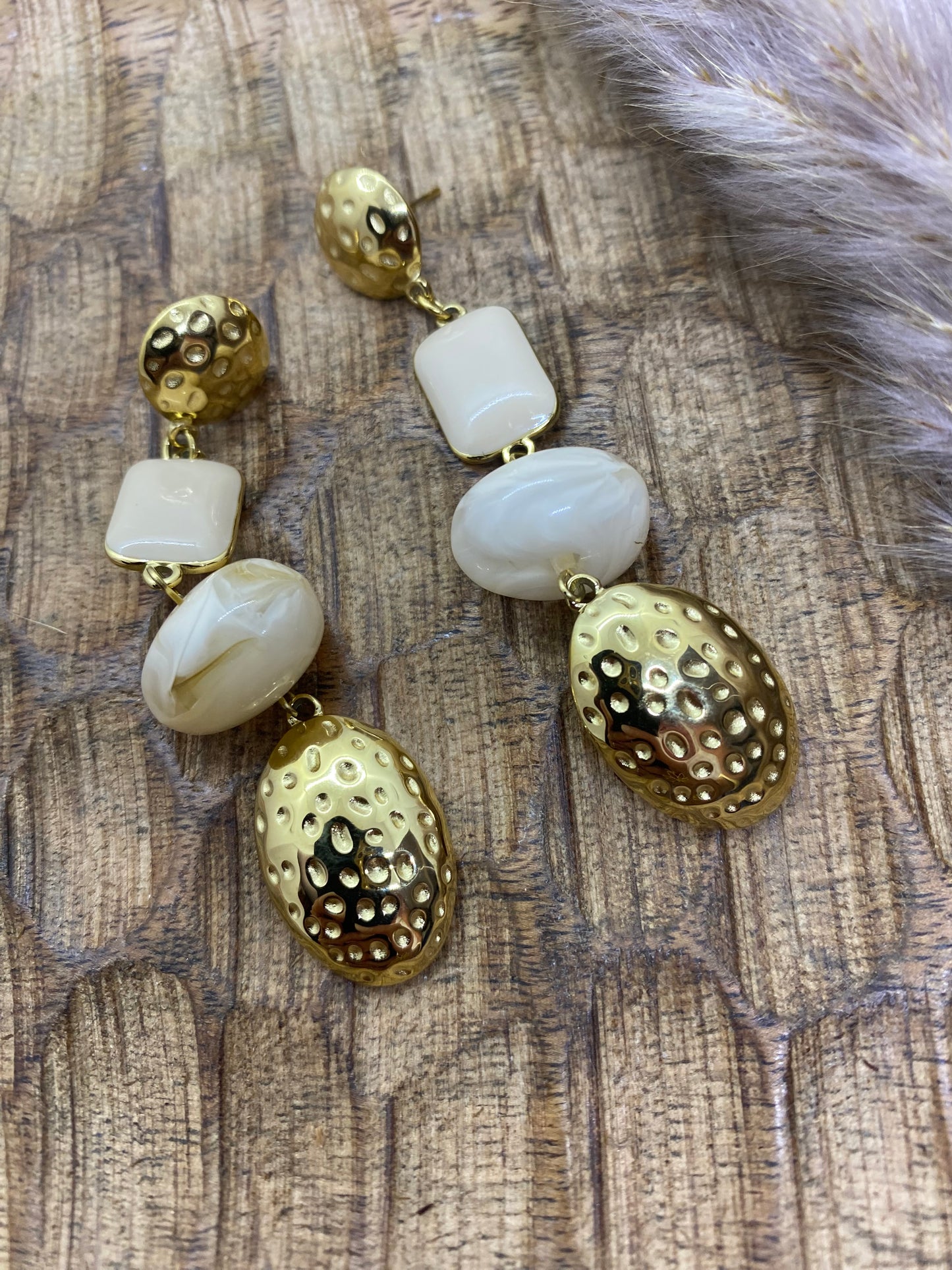 BOUCLES D'OREILLES AGLAE ECRU EMAIL ET ACIER INOXYDABLE