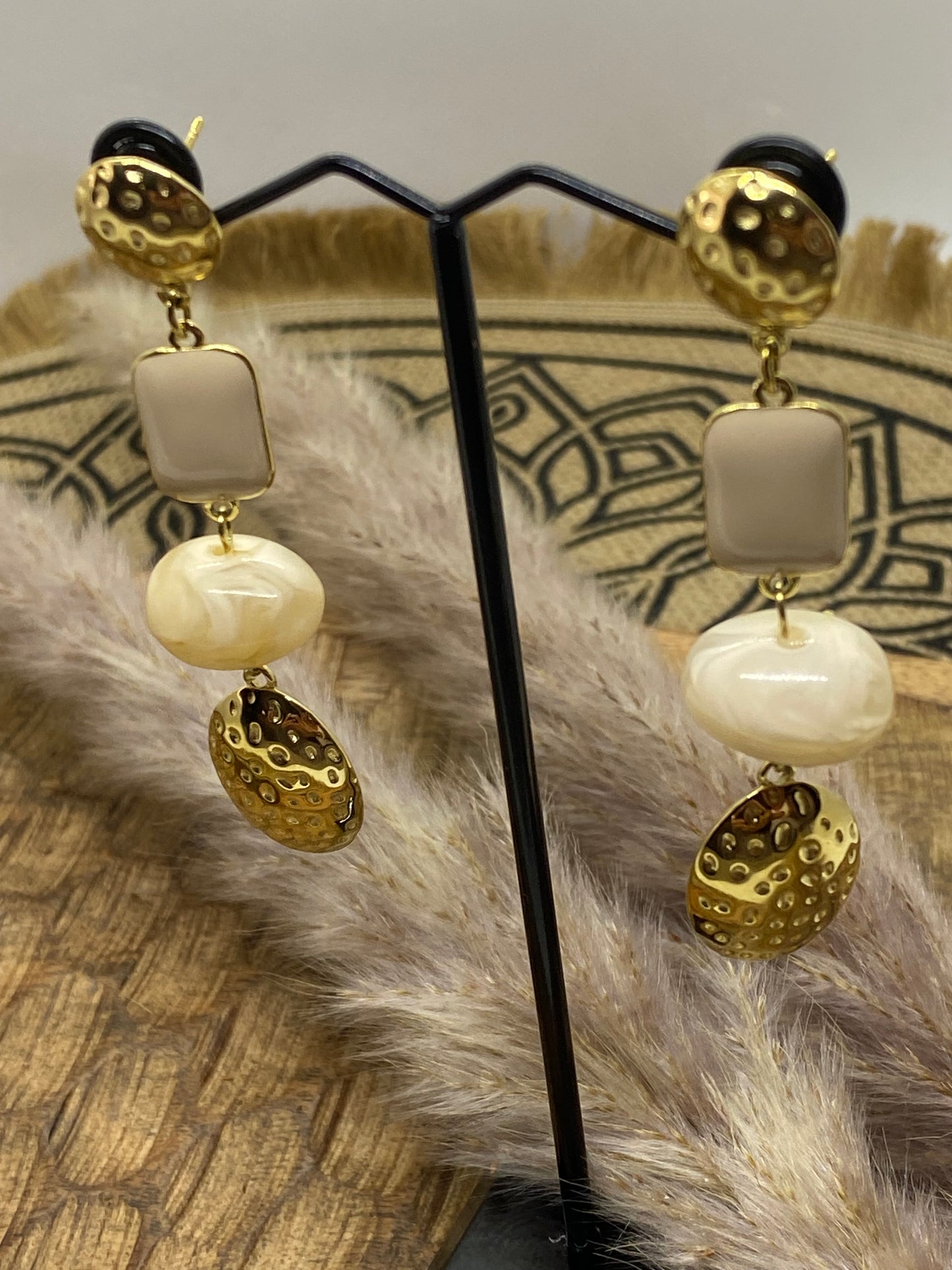 BOUCLES D'OREILLES AGLAE ECRU EMAIL ET ACIER INOXYDABLE