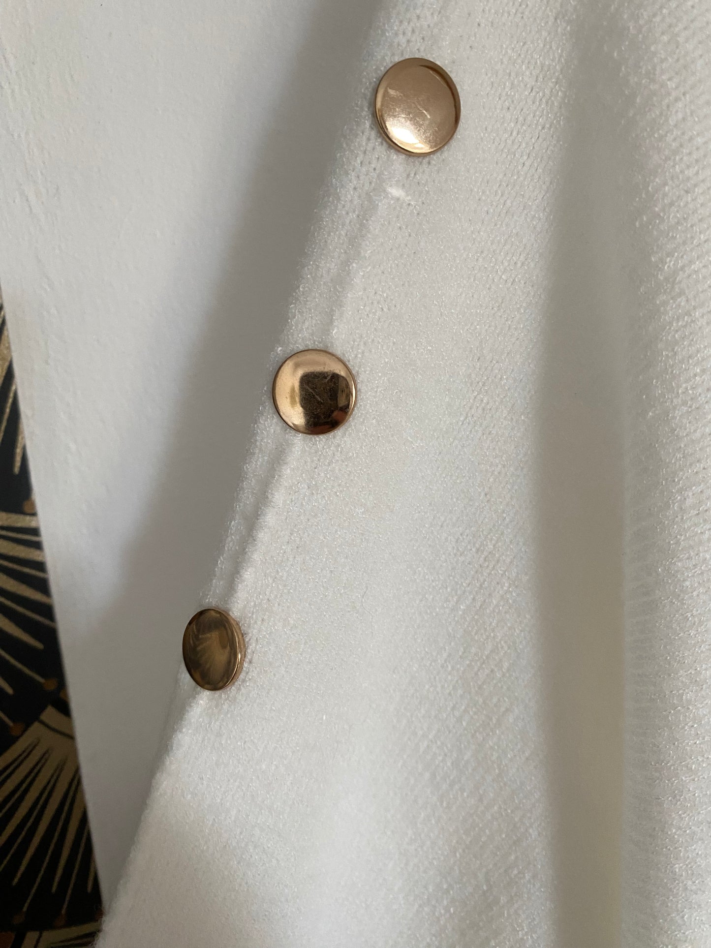 PULL BOUTONS DORES BLANC 36/44