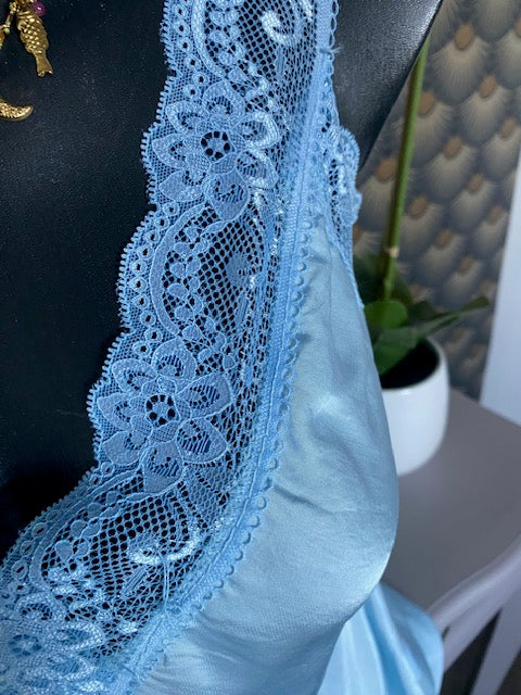 TOP DENTELLE STEFY BLEU 36/42 petit 44