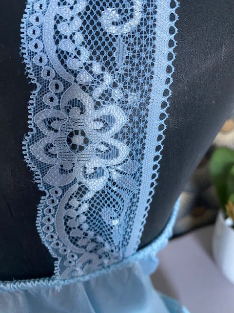 TOP DENTELLE STEFY BLEU 36/42 petit 44