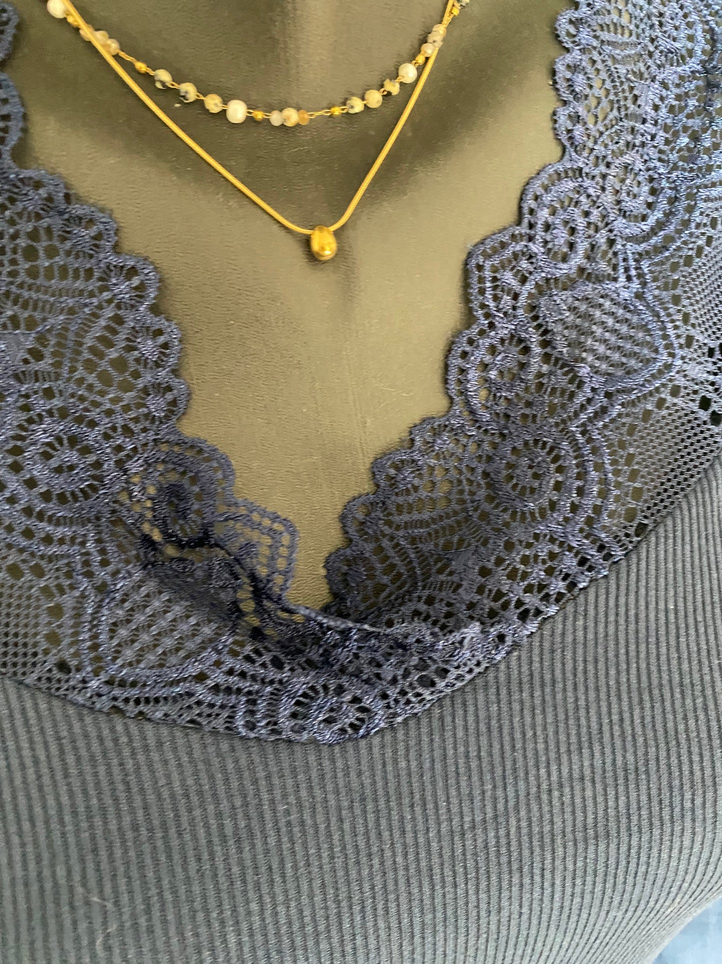TOP DENTELLE 4 BLEU MARINE TU 38/40 à 44
