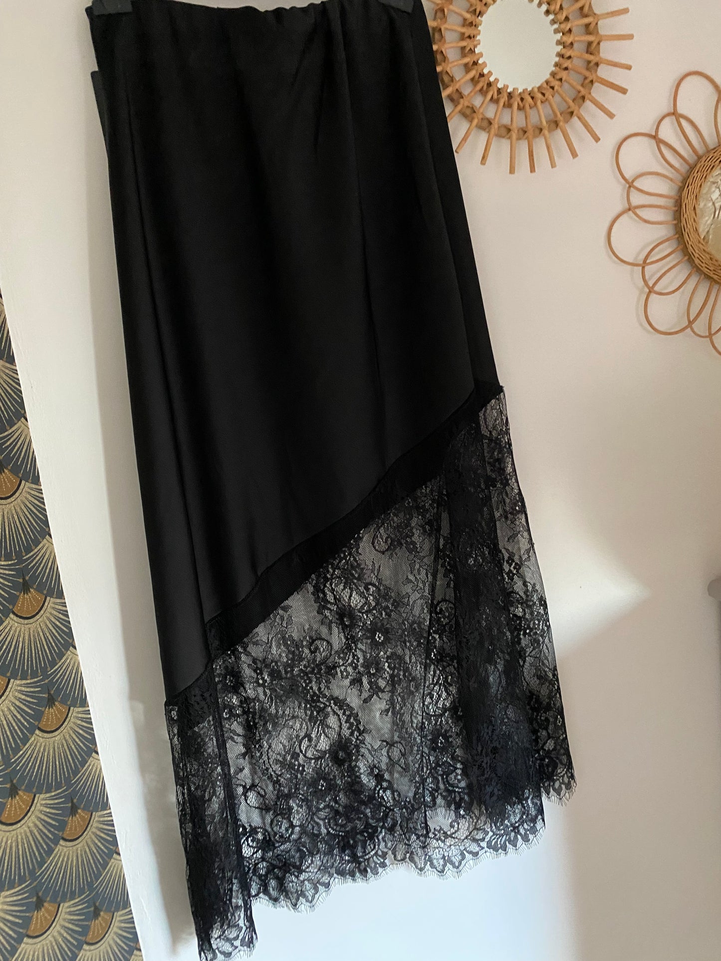 JUPE SATIN DENTELLE NOIRE TU 38/44