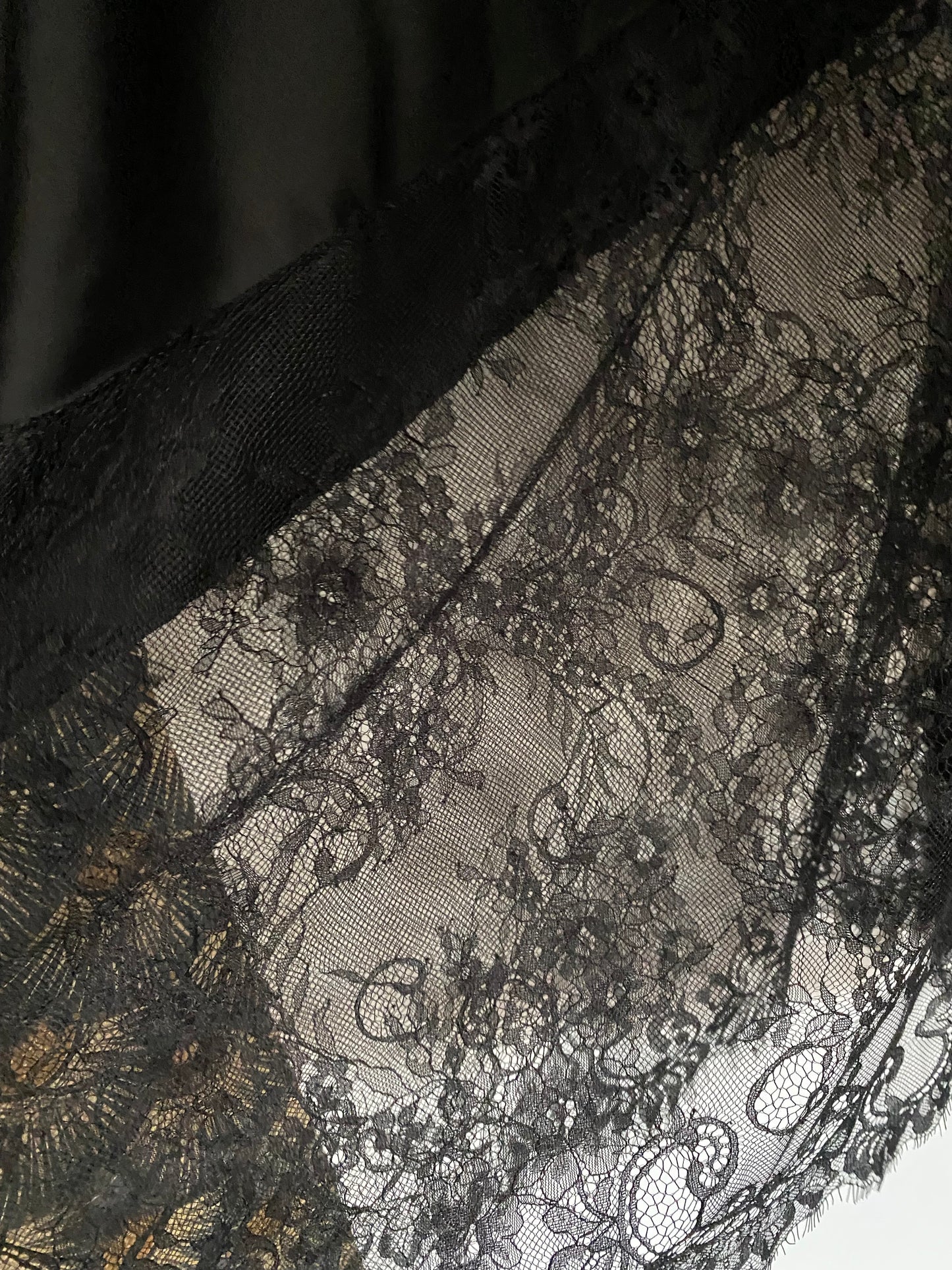 JUPE SATIN DENTELLE NOIRE TU 38/44