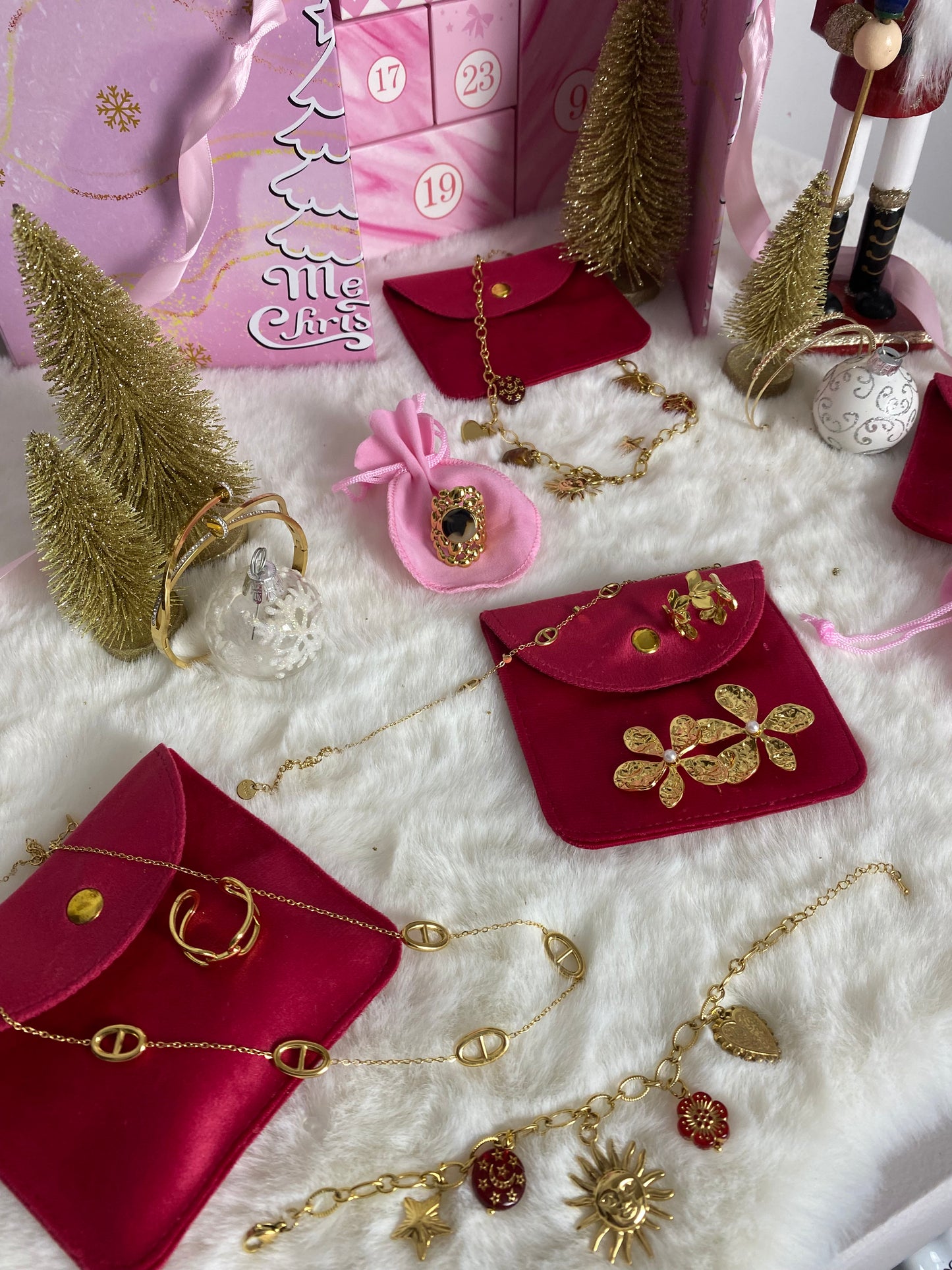 BIJOUX : CALENDRIER DE L'AVENT 24 CASES ( bagues , colliers , bracelets , BO, )