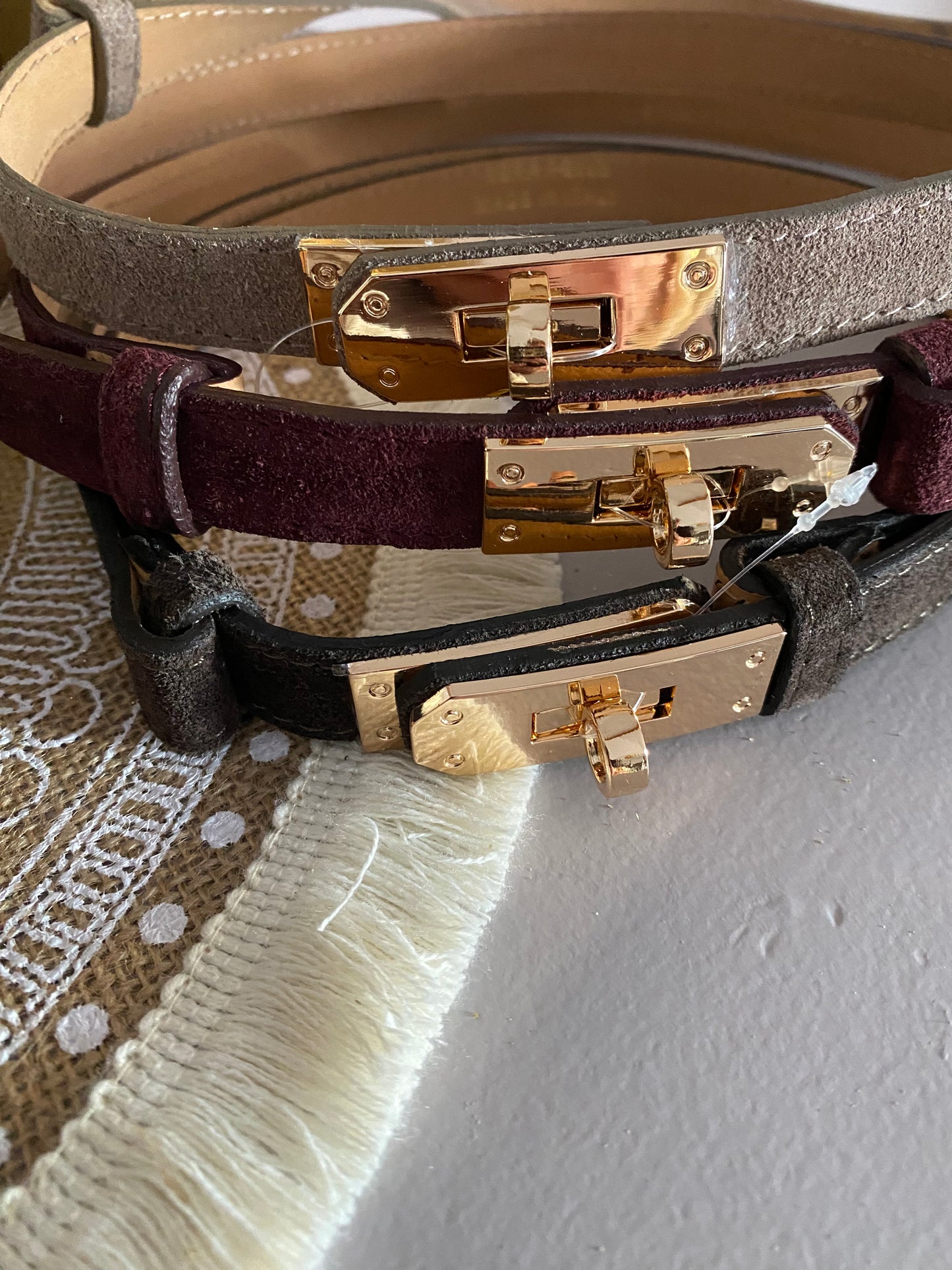 CEINTURE H REGLABLE CROUTE DE CUIR ( COCOLAT, NOIR,CAMEL, DORE , BORDEAUX,TAUPEE)