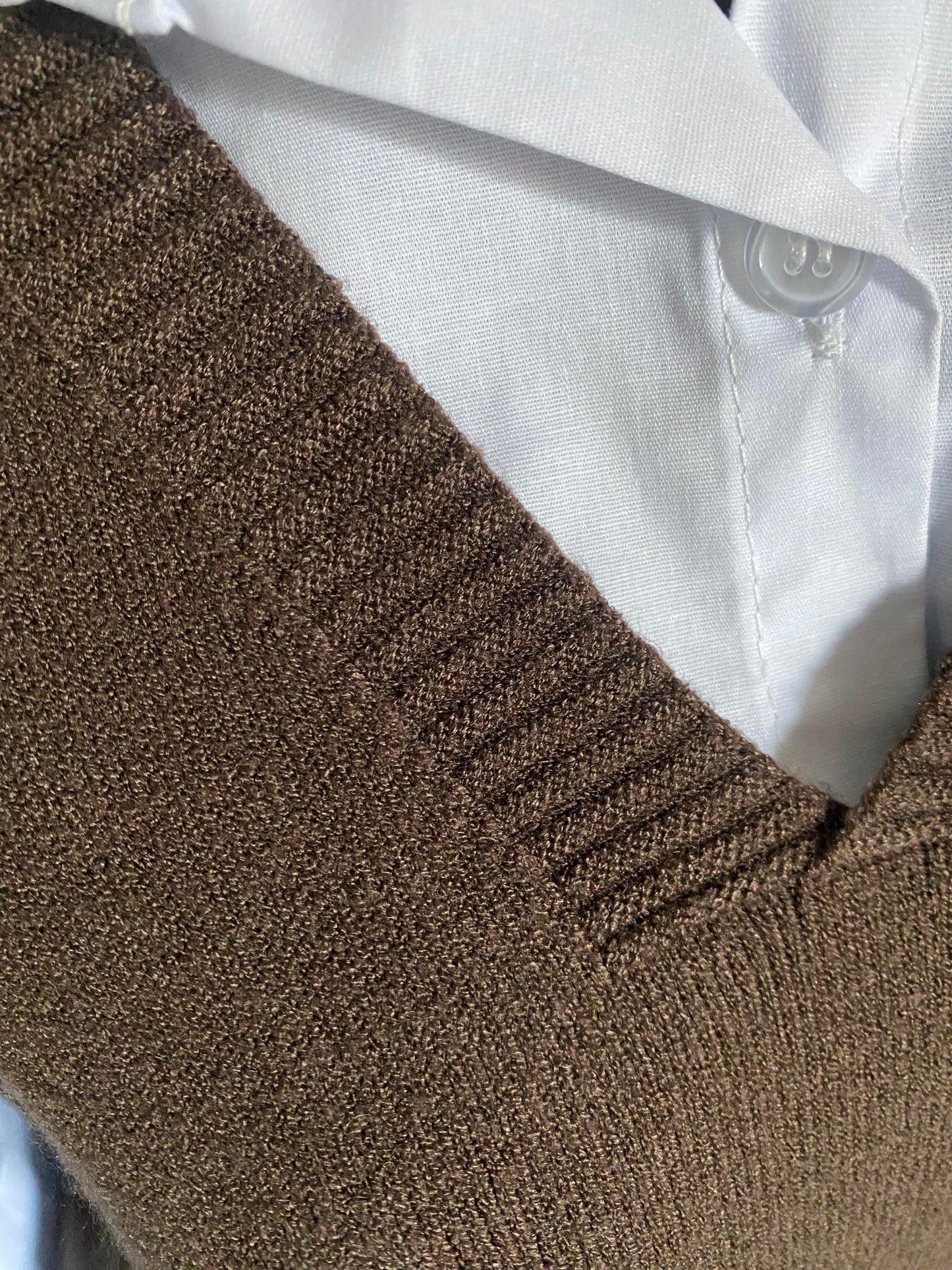 ENSEMBLE PULL SANS MANCHE ET CHEMISE TU 36/44 CHOCO