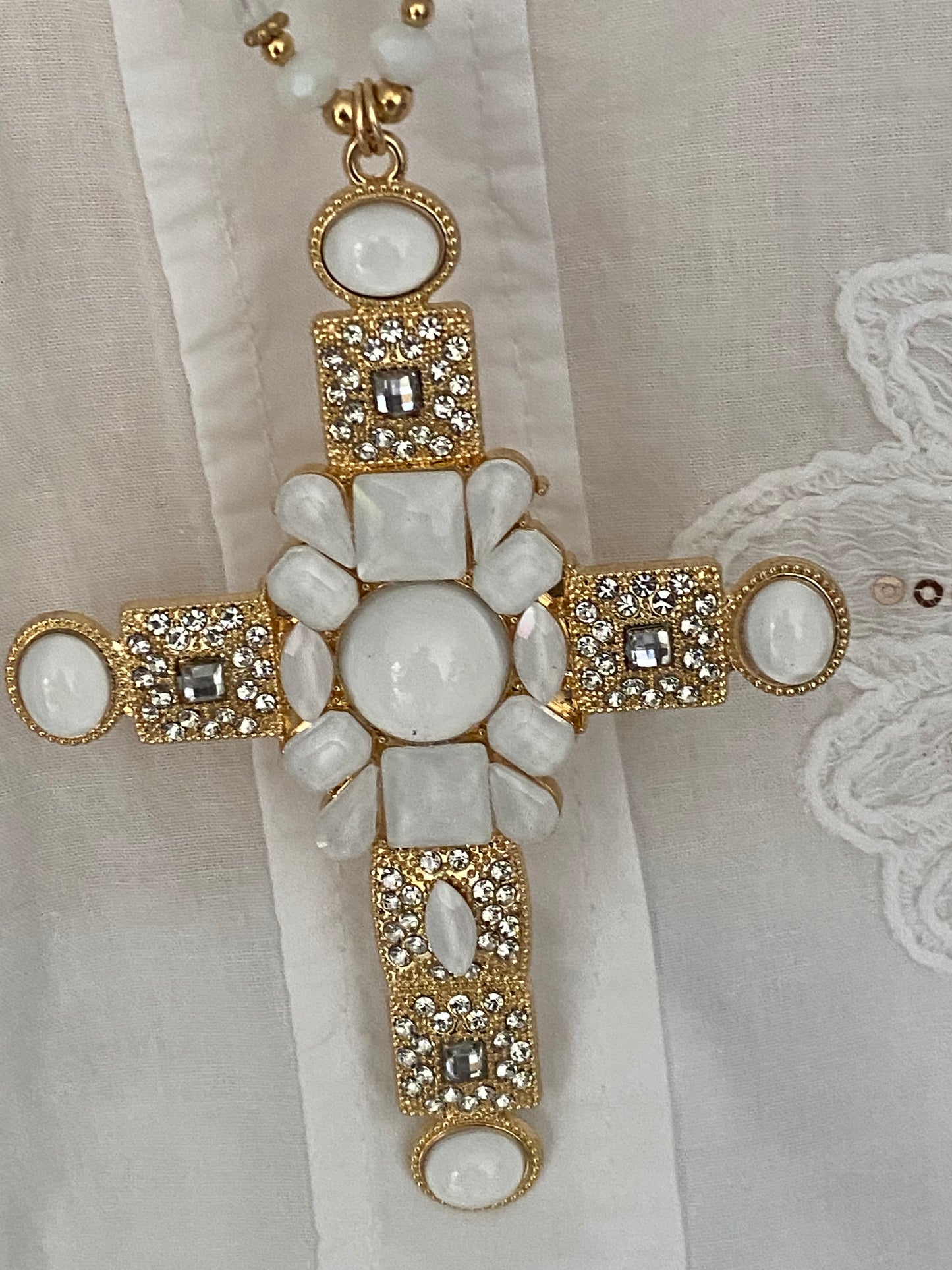 COLLIER CROIX BLANC