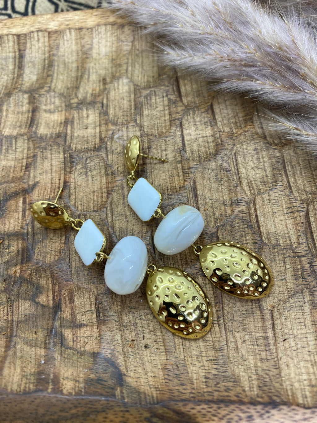 BOUCLES D'OREILLES AGLAE  BLANCHES  EMAIL ET ACIER INOXYDABLE