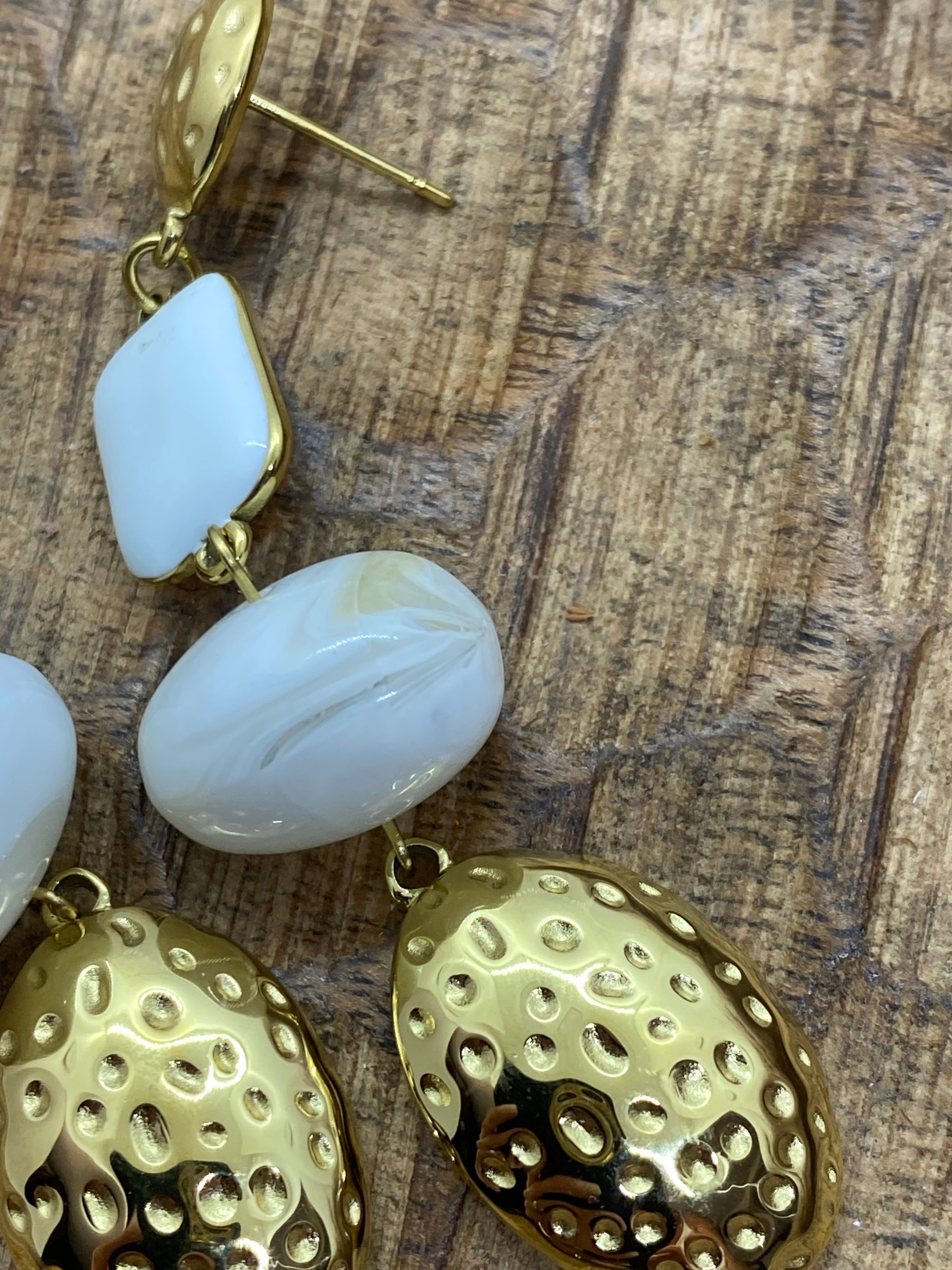 BOUCLES D'OREILLES AGLAE  BLANCHES  EMAIL ET ACIER INOXYDABLE