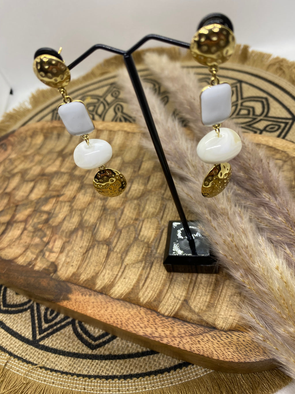 BOUCLES D'OREILLES AGLAE  BLANCHES  EMAIL ET ACIER INOXYDABLE