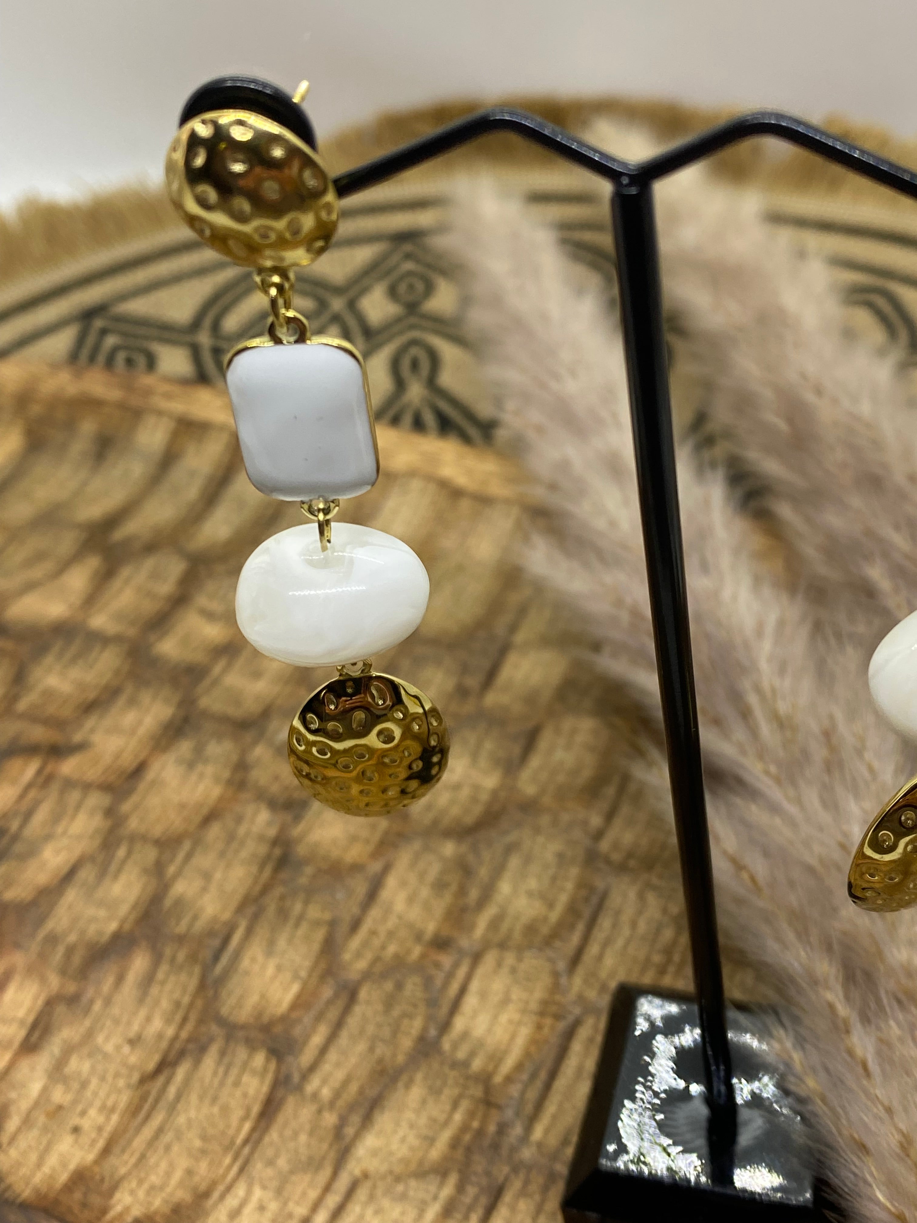 BOUCLES D'OREILLES AGLAE  BLANCHES  EMAIL ET ACIER INOXYDABLE