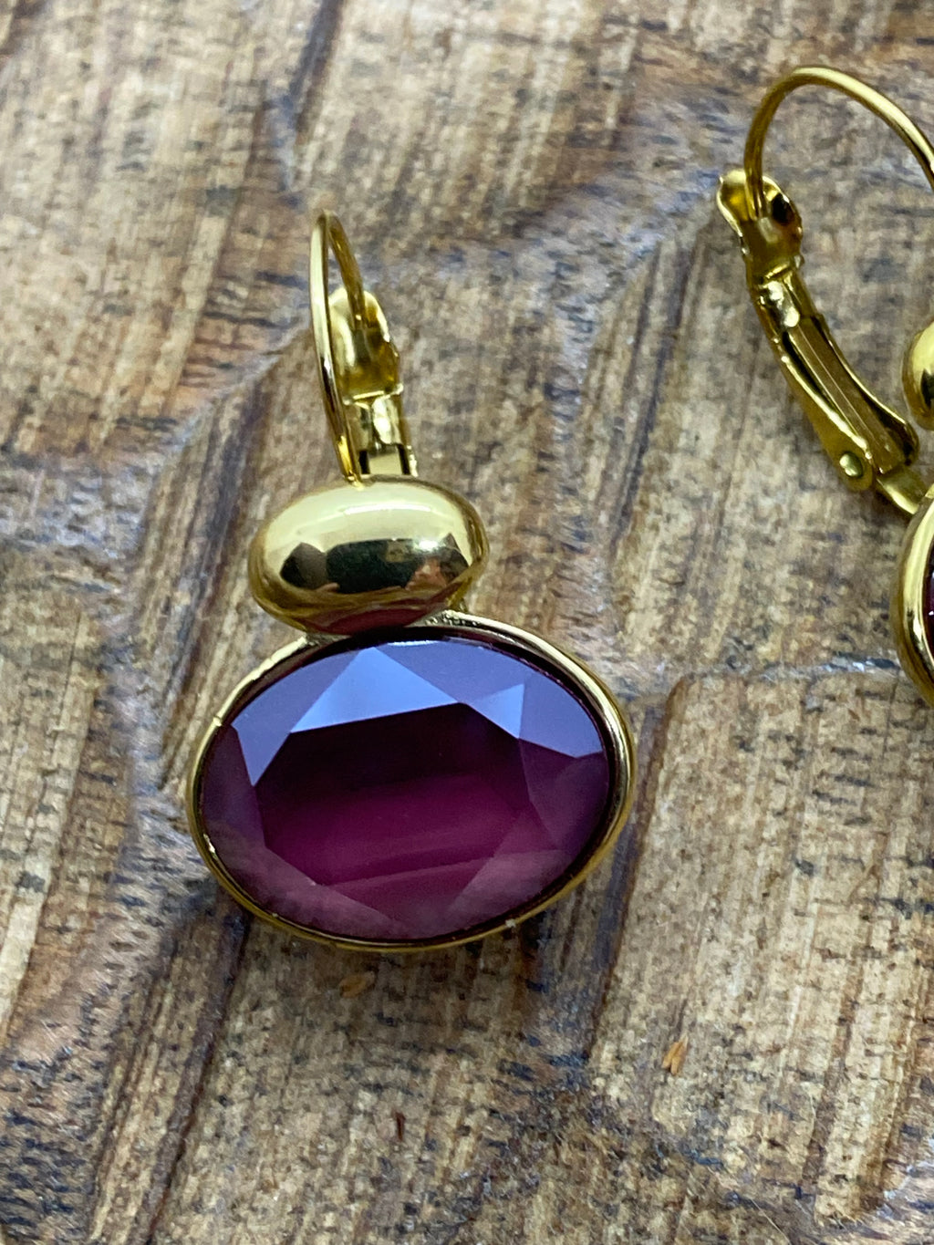 BOUCLES VIVINES ORNEES DE CRISTAUX SWAROVSKI  BORDEAUX