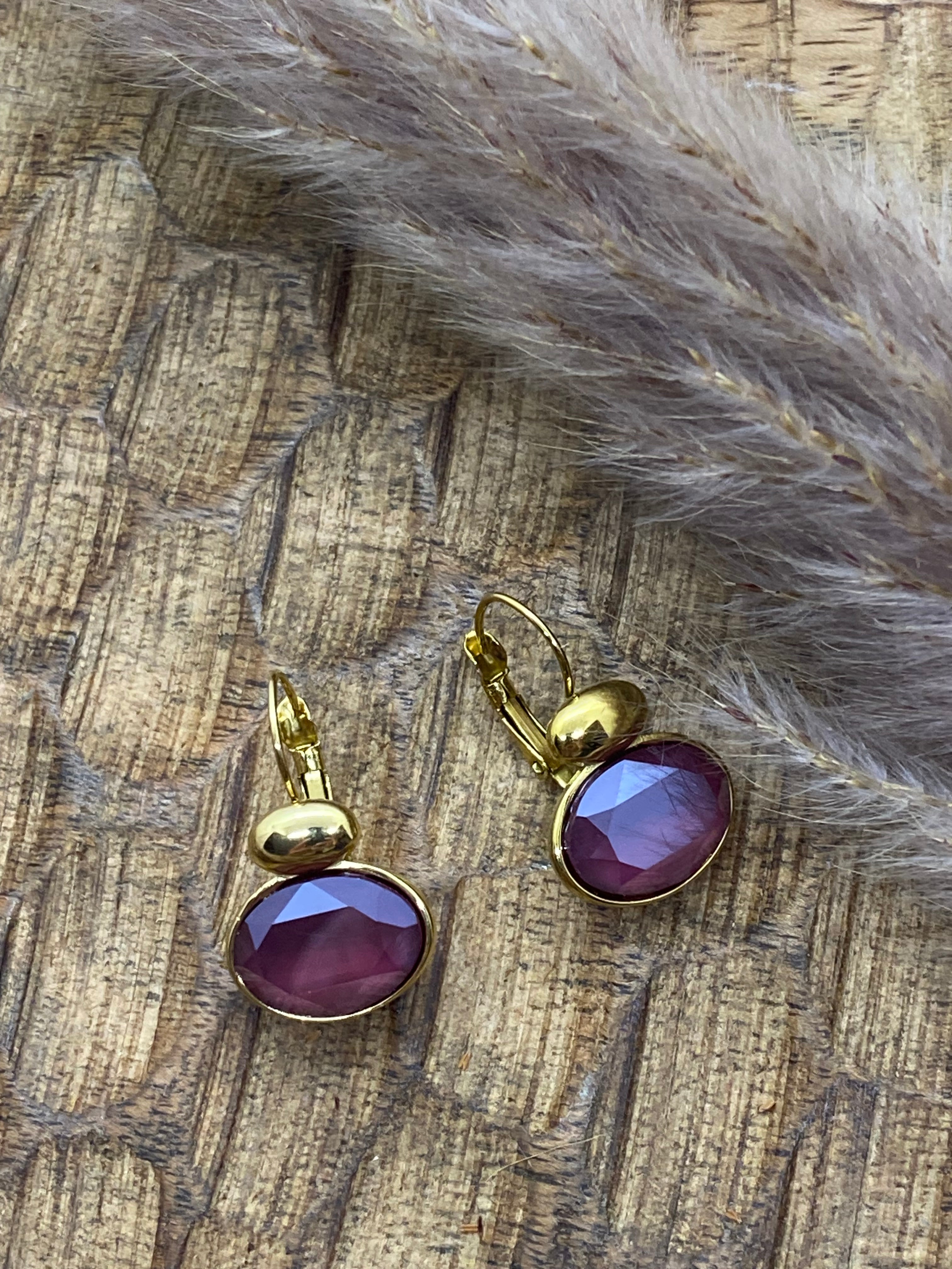 BOUCLES VIVINES ORNEES DE CRISTAUX SWAROVSKI  BORDEAUX