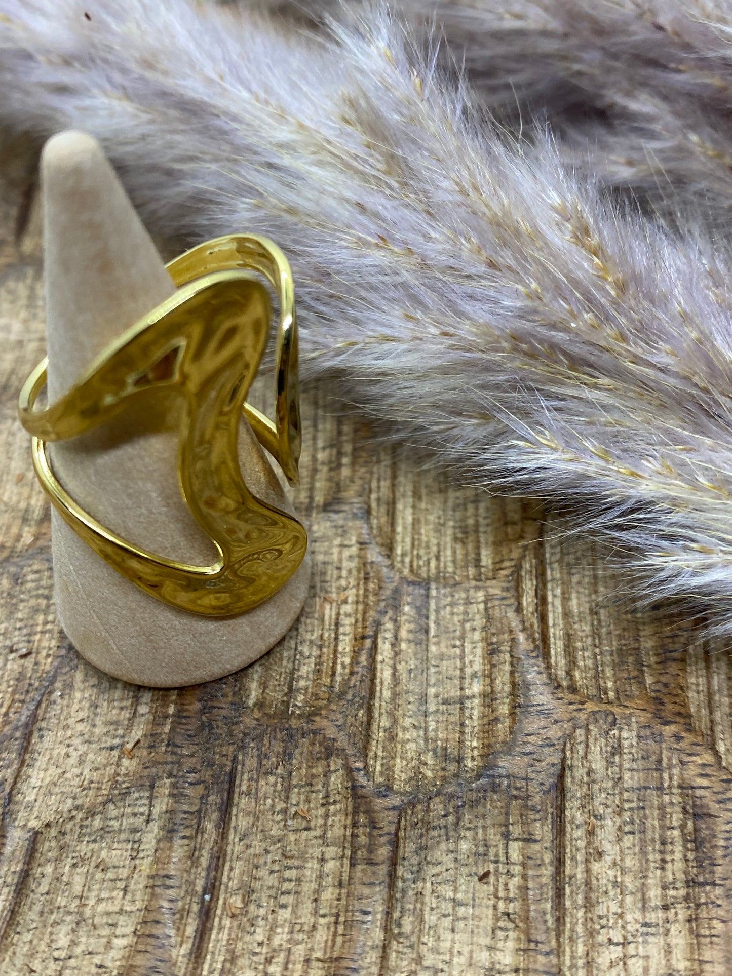 BAGUE LARGE OUVERTE ET MARTELEE  ACIER INOXYDABLE