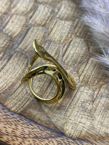 BAGUE LARGE OUVERTE ET MARTELEE  ACIER INOXYDABLE