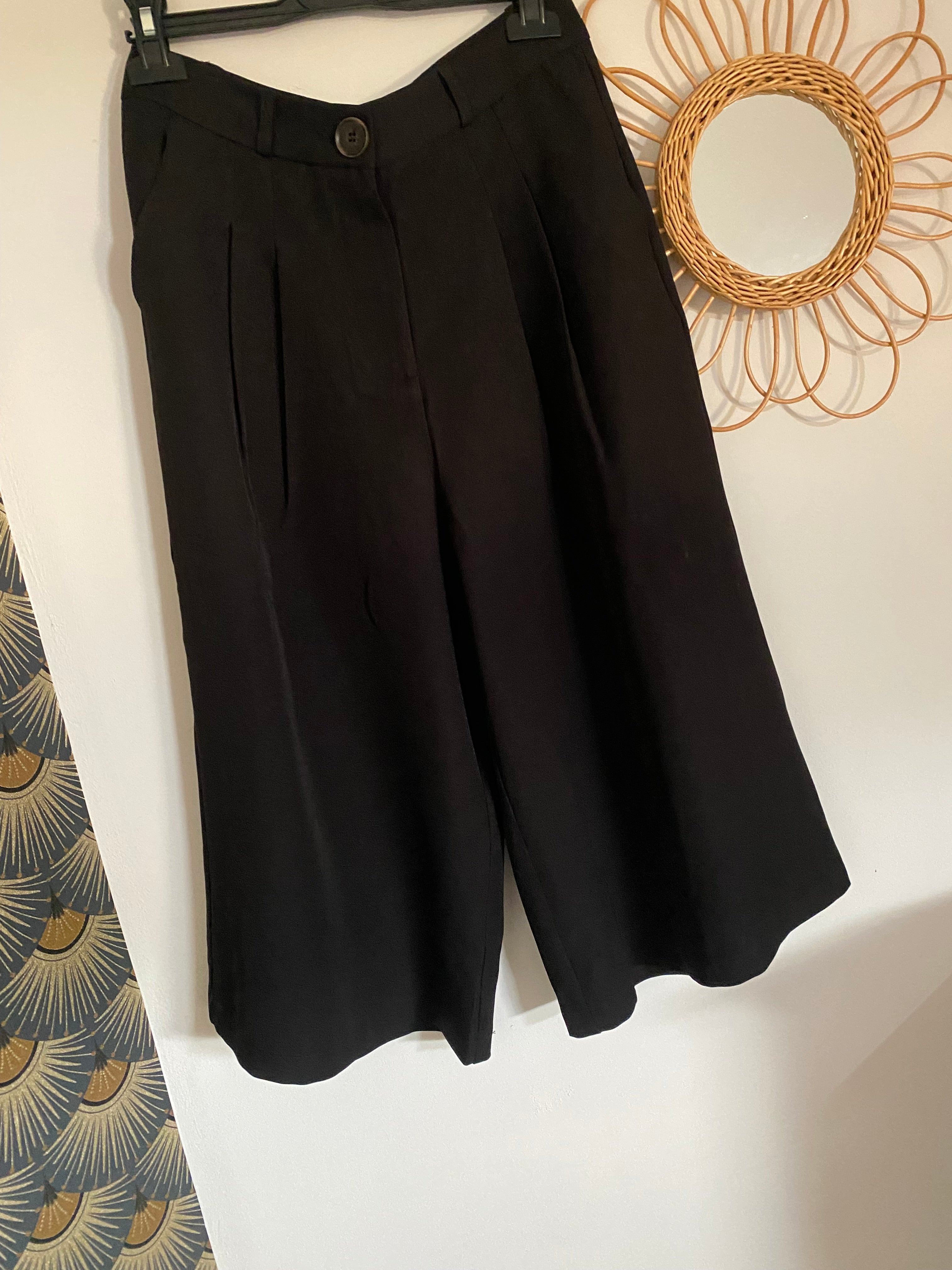 BERNUDA  NOIR TAILLE S/M/L