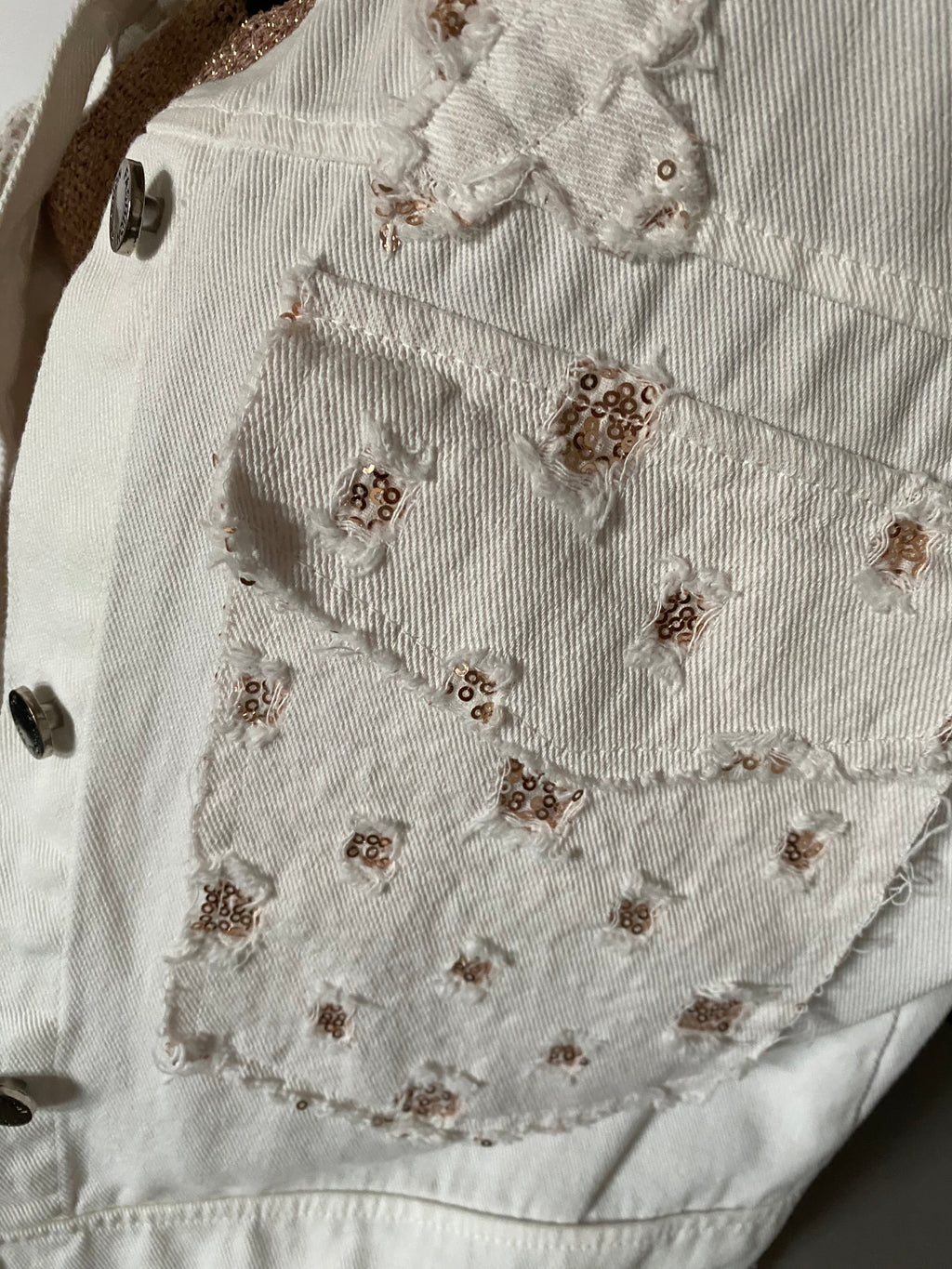 VESTE JEAN BLANCHE  ET SEQUINS MG  taille unique 36/ 42 PETIT 44