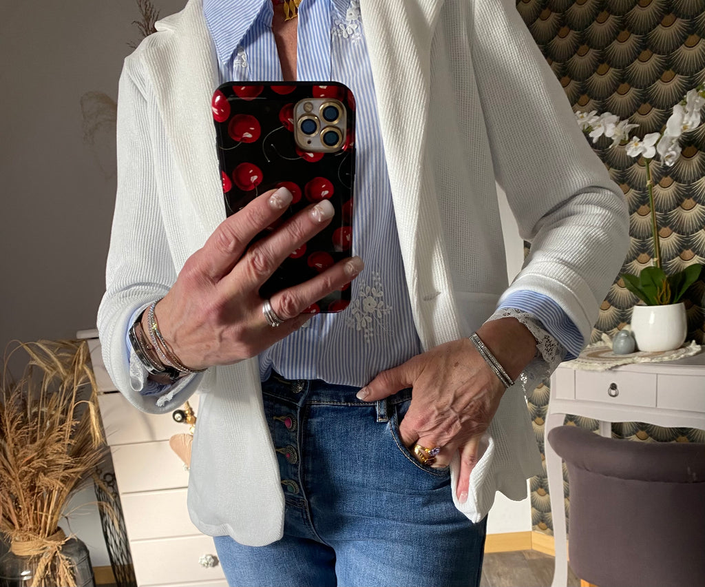 VESTE CARLA  BLANCHE  TAILLE:  S/ M  OU M/L