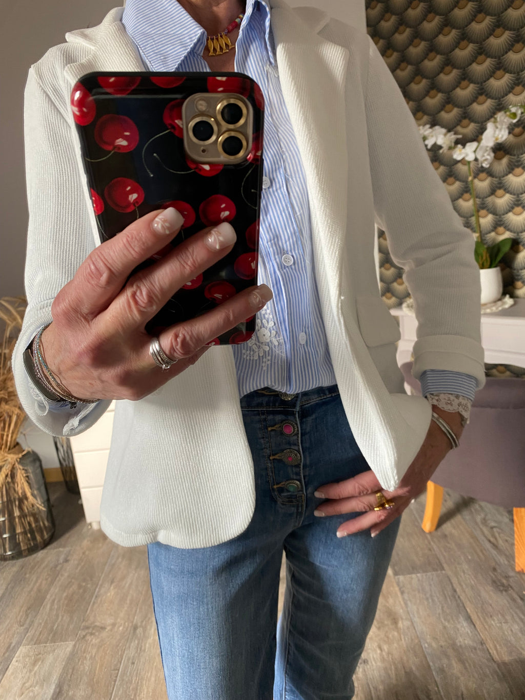 VESTE CARLA  BLANCHE  TAILLE:  S/ M  OU M/L