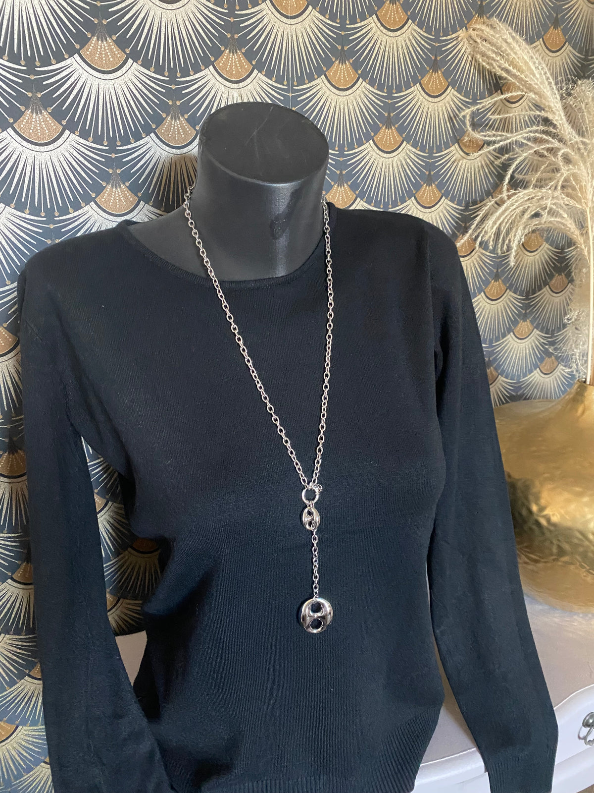 PULL MADIE  NOIR  TAILLE S/M OU L/XL