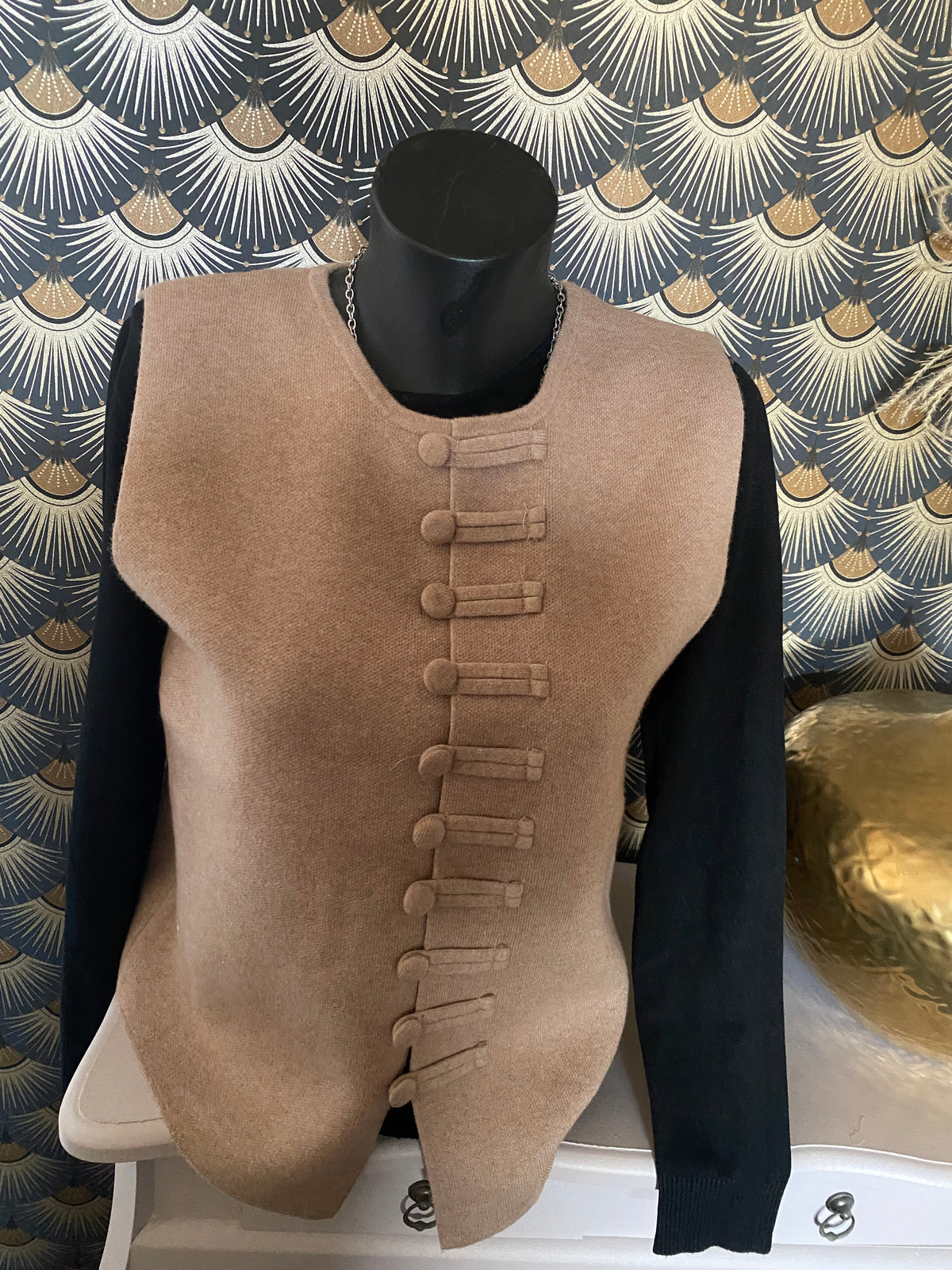 PULL MADIE  NOIR  TAILLE S/M OU L/XL