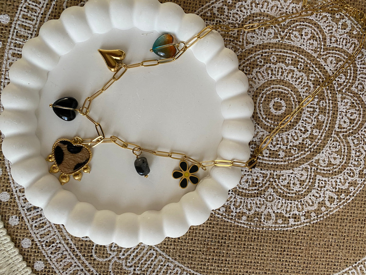 COLLIER BRELOQUES COEUR LEOPARD ET NOIRS   ACIER INOXYDABLE