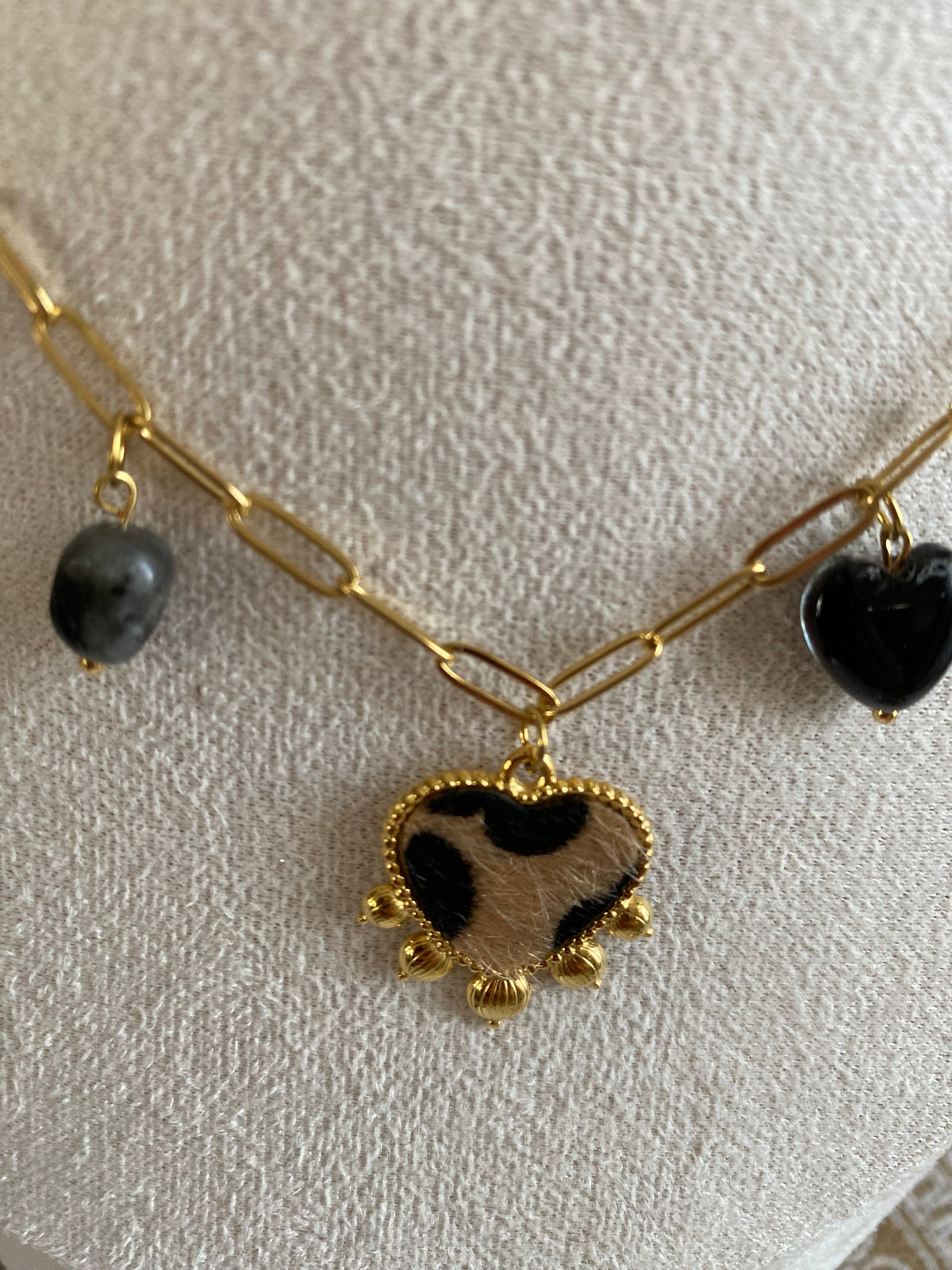 COLLIER BRELOQUES COEUR LEOPARD ET NOIRS   ACIER INOXYDABLE