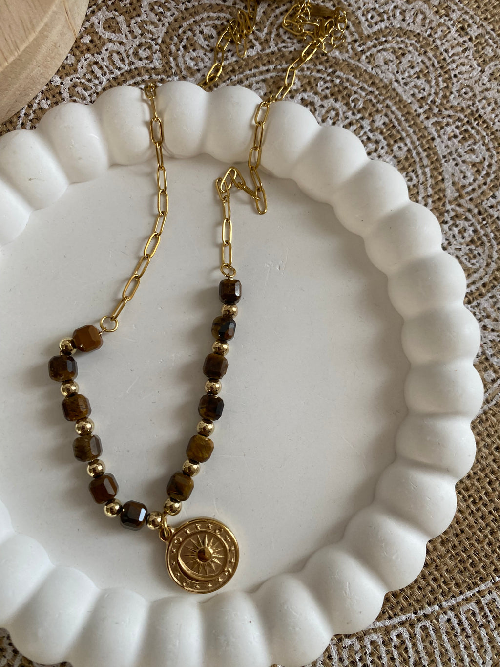 COLLIER SOLEIL ET PIERRE NATURELLES OEIL DE TAUREAUX