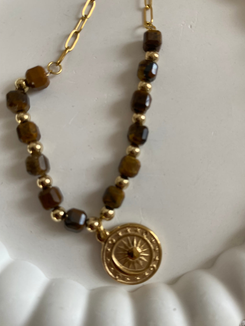 COLLIER SOLEIL ET PIERRE NATURELLES OEIL DE TAUREAUX