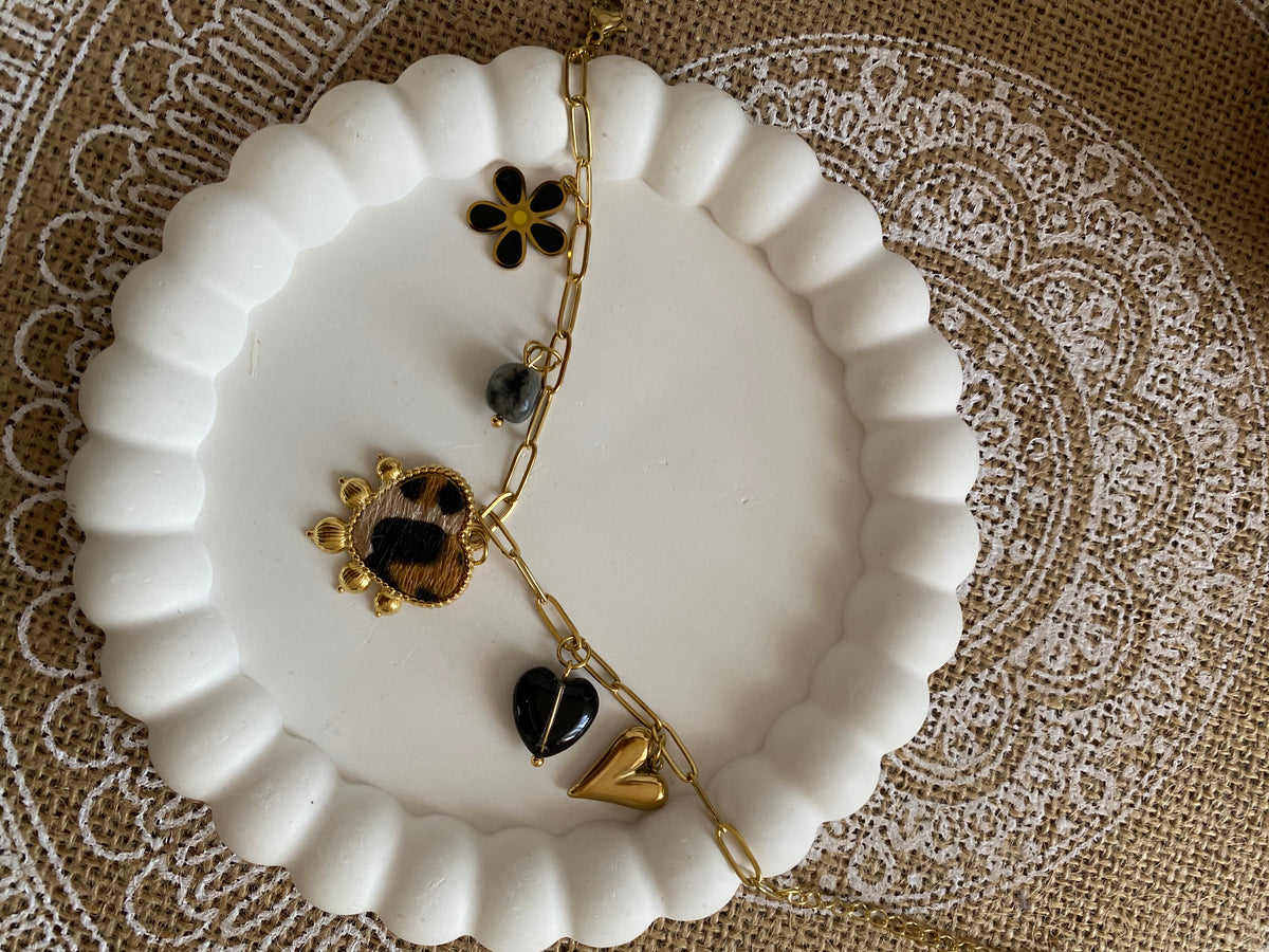 BRACELET BRELOQUES COEURS LEOPARD ET COEURS NOIRS