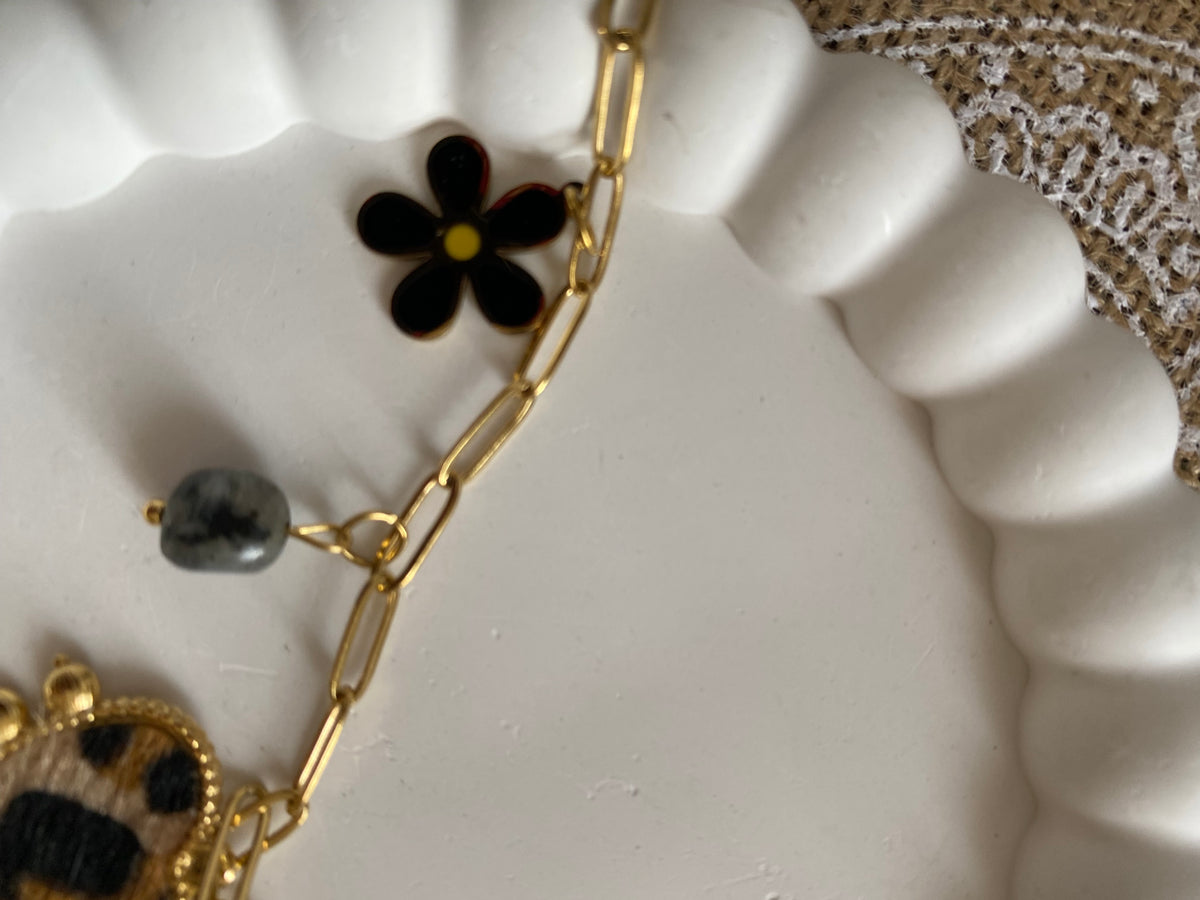 BRACELET BRELOQUES COEURS LEOPARD ET COEURS NOIRS