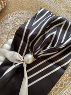 COLLIER FOULARD AIMANTE  A RAYURES
