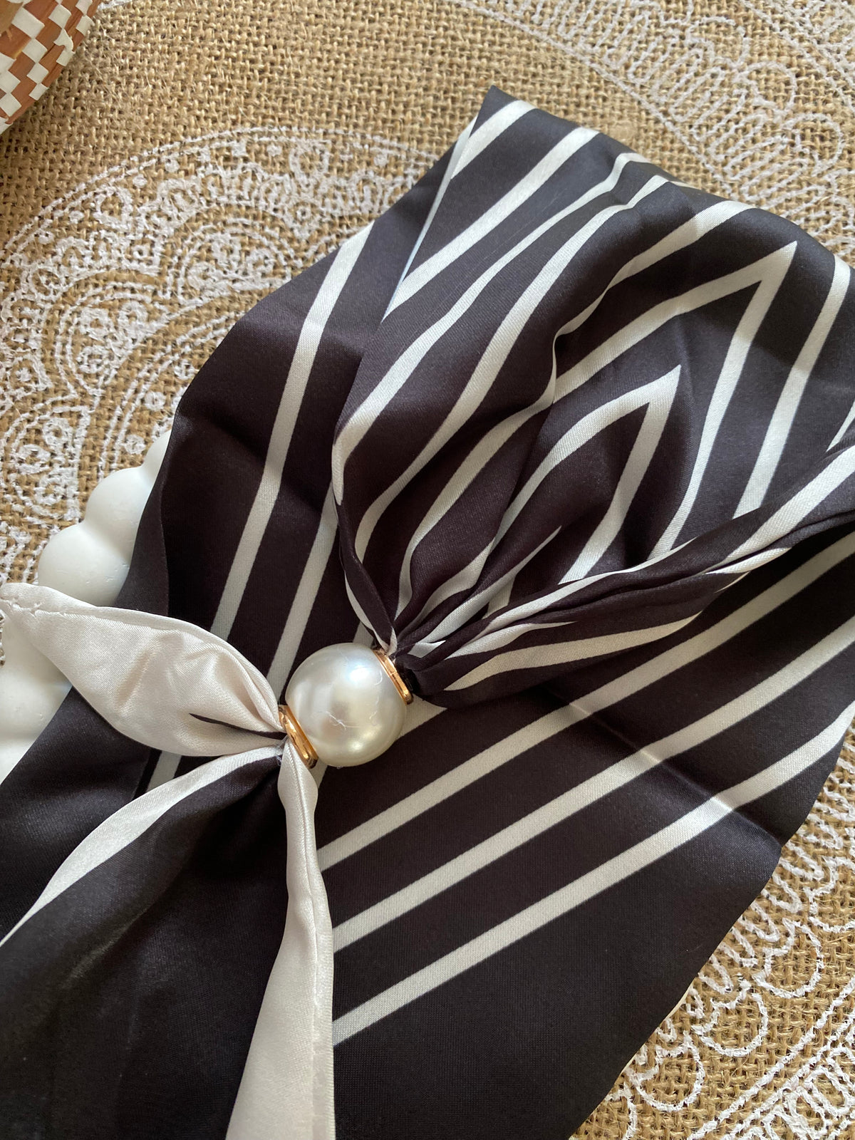 COLLIER FOULARD AIMANTE  A RAYURES