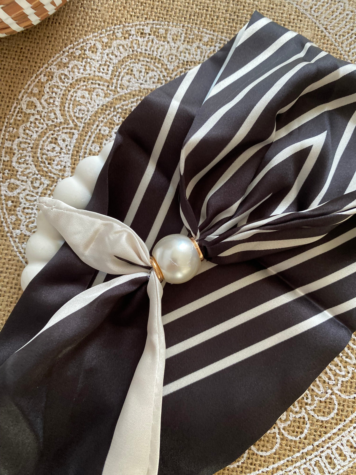 COLLIER FOULARD AIMANTE  A RAYURES
