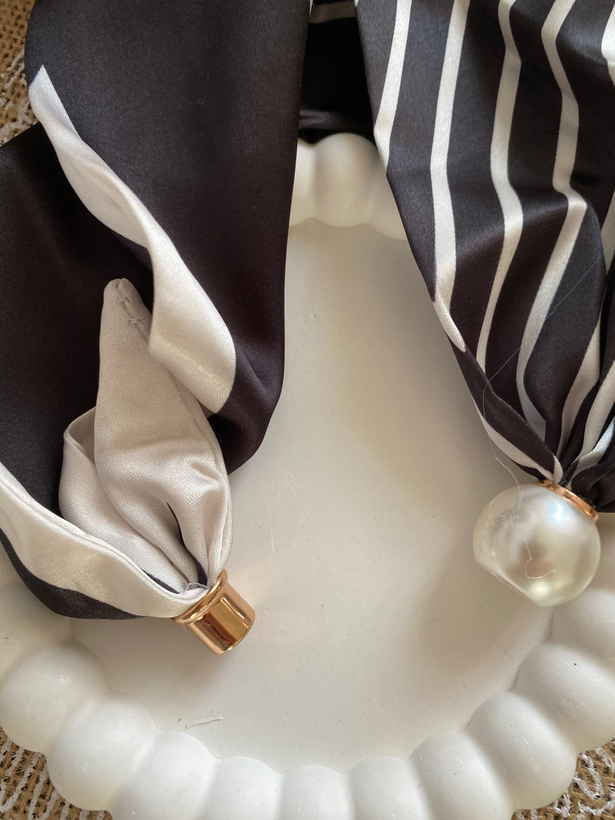 COLLIER FOULARD AIMANTE  A RAYURES