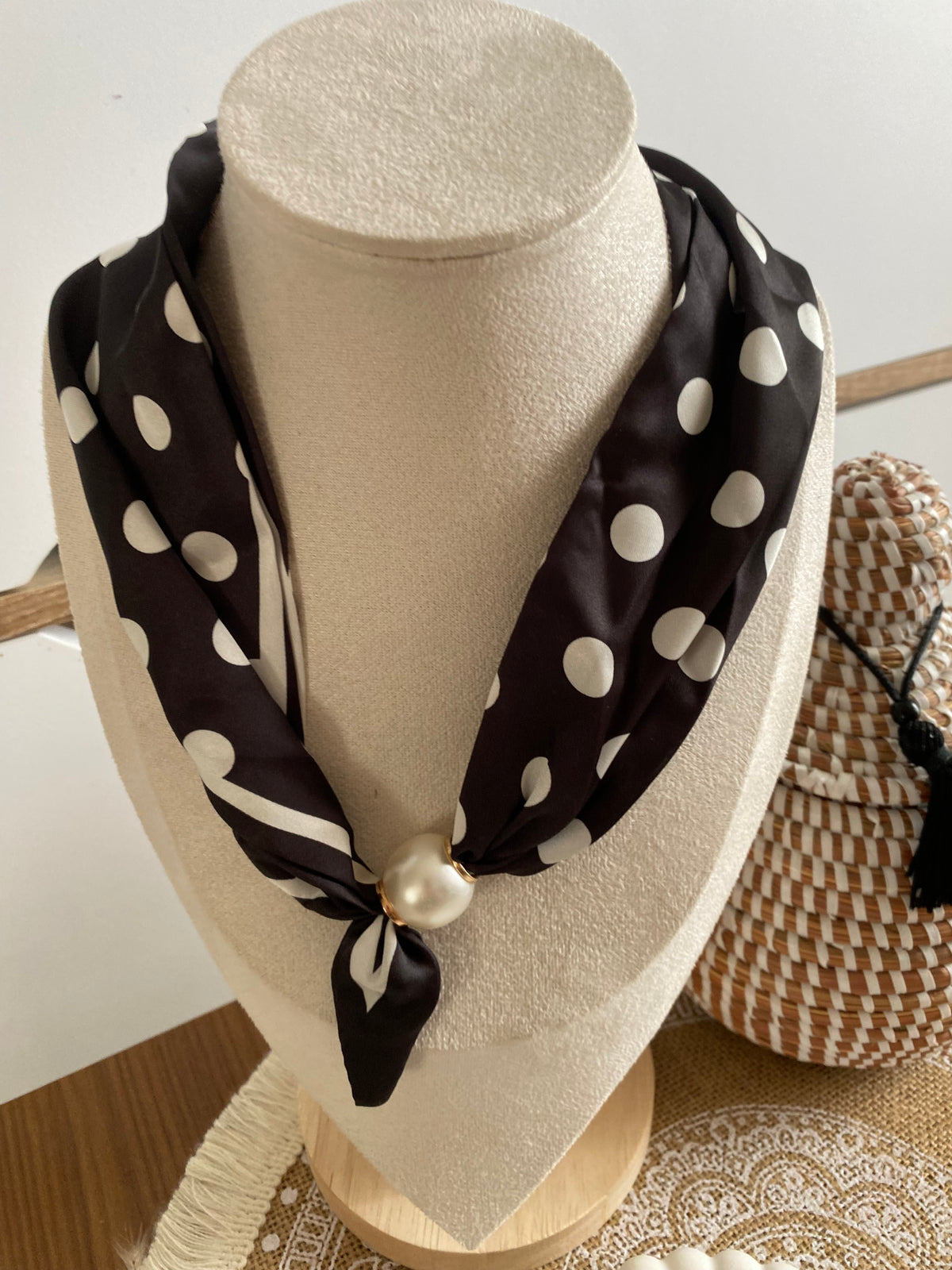 COLLIER FOULARD AIMANTE  A POIS