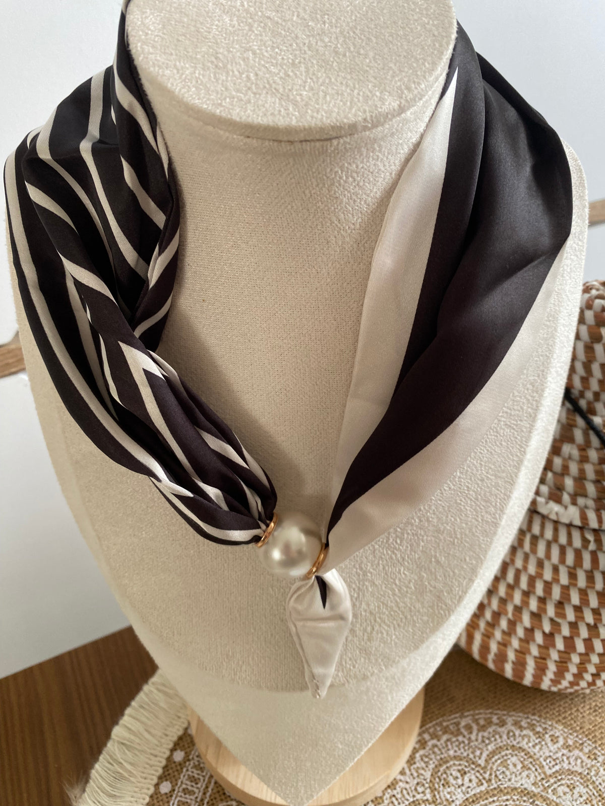 COLLIER FOULARD AIMANTE  A RAYURES