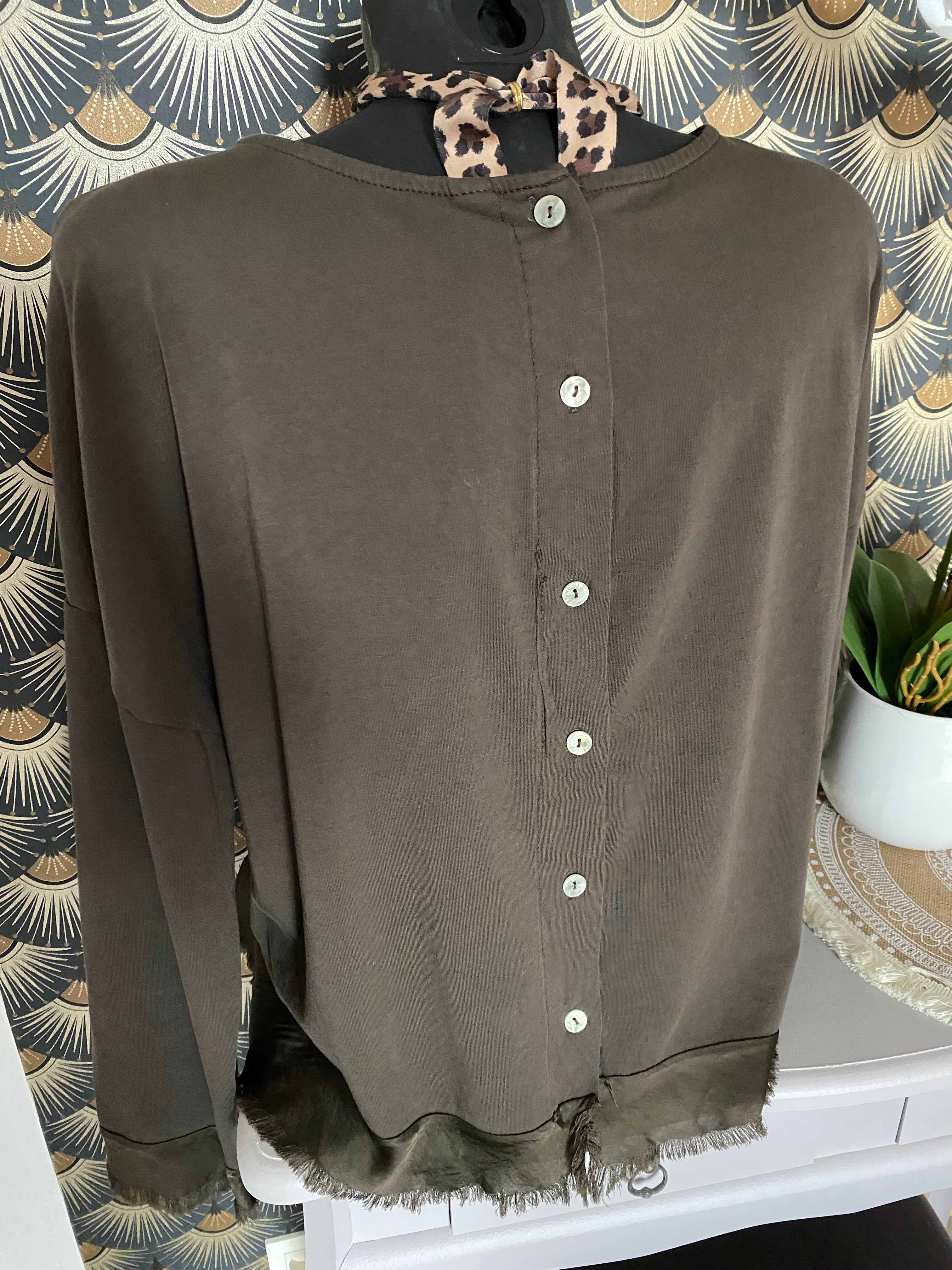 TOP CORINNE TU 38/44  TROIS COULEURS : BLEU MARINE , CAMEL, CHOCO