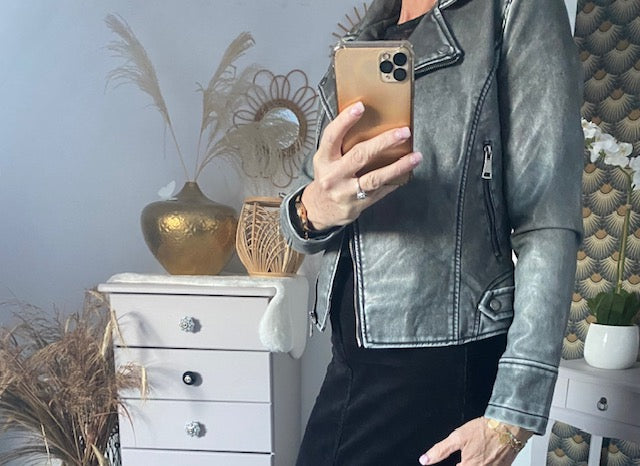 VESTE SIMILI CUIR GRISE    TAILLE:   S