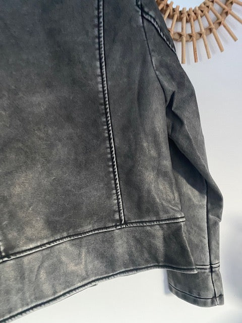 VESTE SIMILI CUIR GRISE    TAILLE:   S