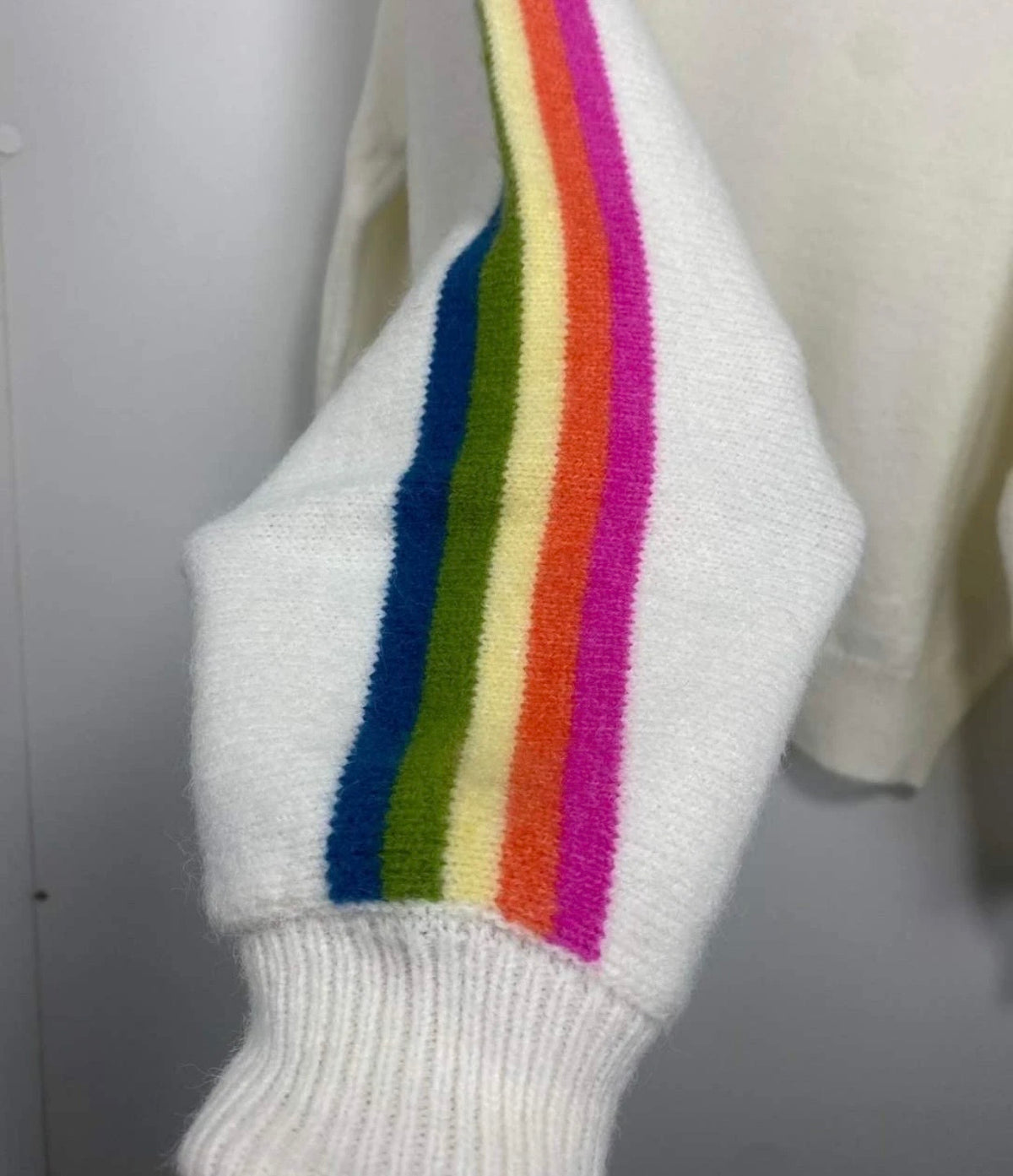 PULL A BANDES MULTICOLORES TAILLES : S/M OU L/XL