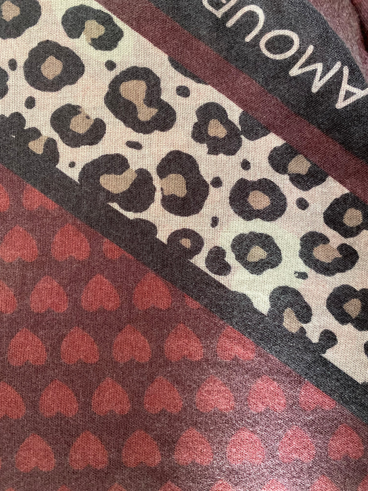 FOULARD TRIANGLE 4 AMOUR BORDEAUX 100% VISCOSE
