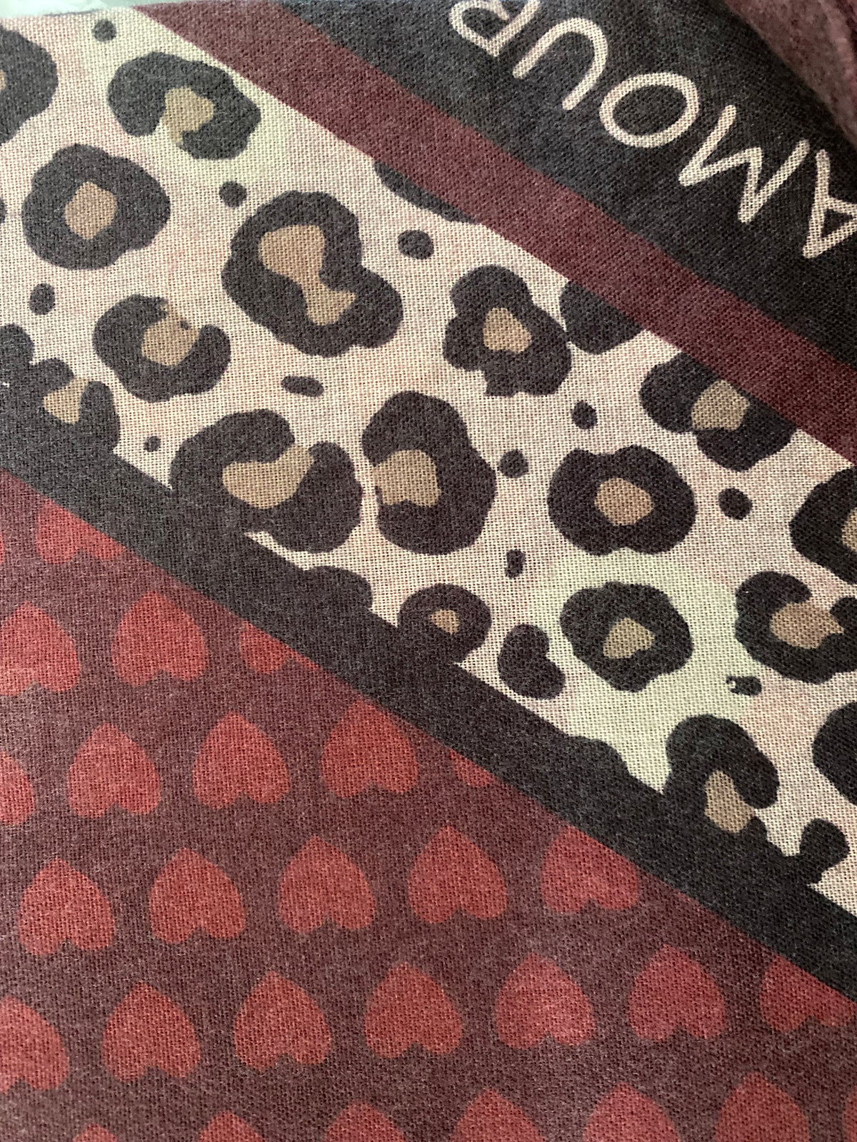 FOULARD TRIANGLE 4 AMOUR BORDEAUX 100% VISCOSE
