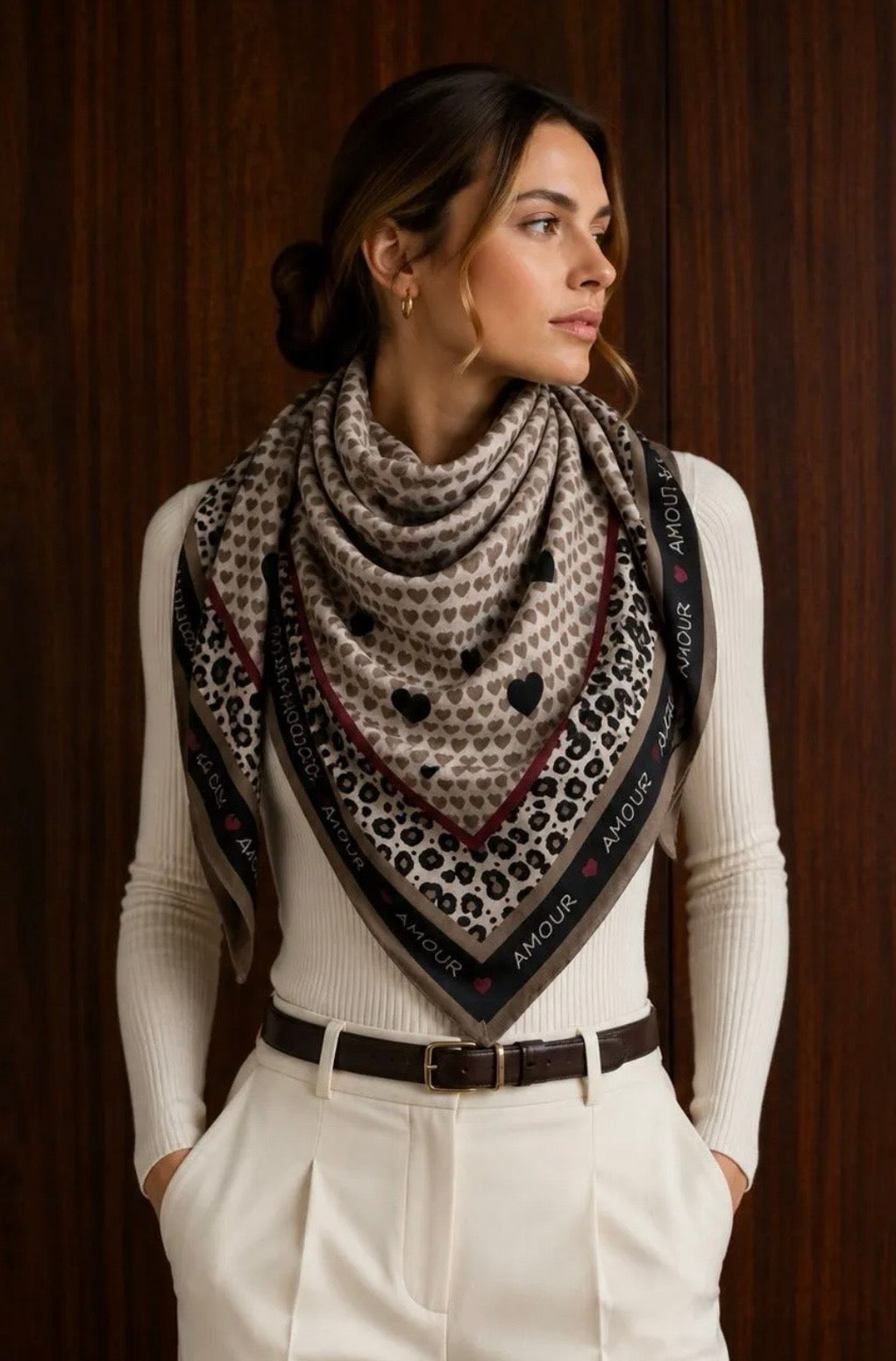 FOULARD TRIANGLE 5 AMOUR  TAUPE 100% VISCOSE