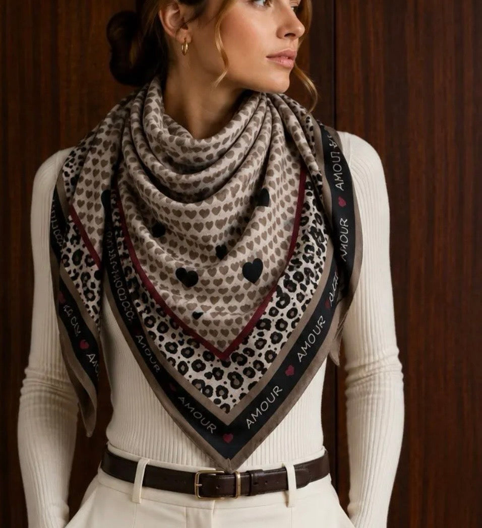 FOULARD TRIANGLE 5 AMOUR  TAUPE 100% VISCOSE