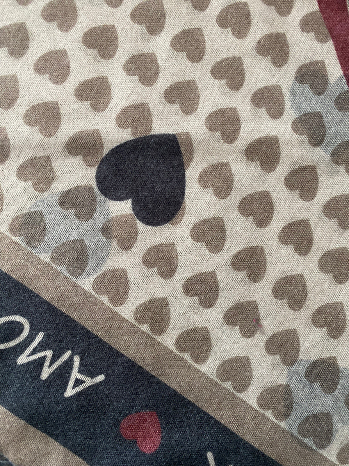 FOULARD TRIANGLE 5 AMOUR  TAUPE 100% VISCOSE