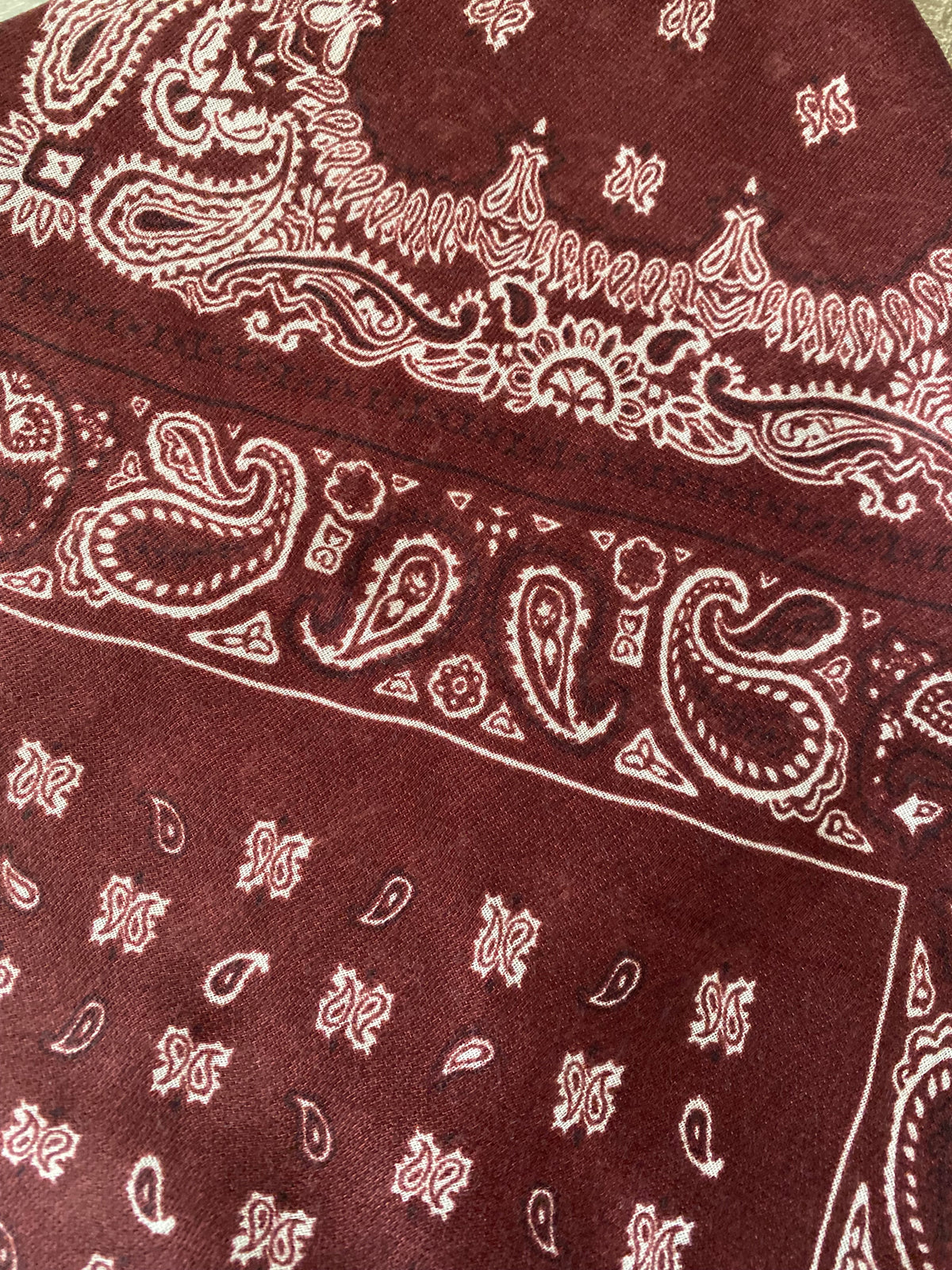 FOULARD 10 IMPRIME  100% VISCOSE  BORDEAUX