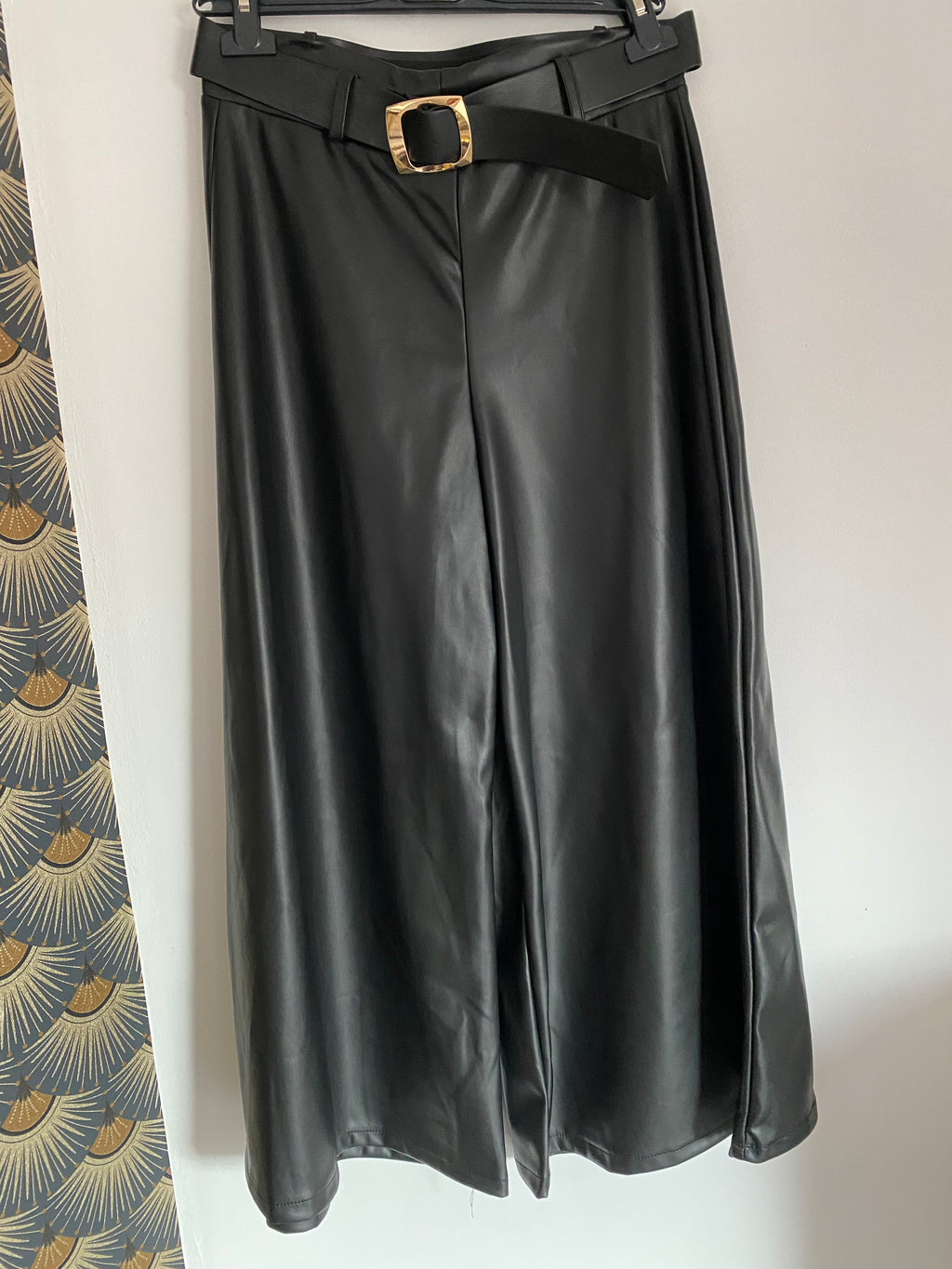 PANTACOURT  SIMILI NOIR STYLE JUPE CULOTTE  TU 36/40 PETIT 42