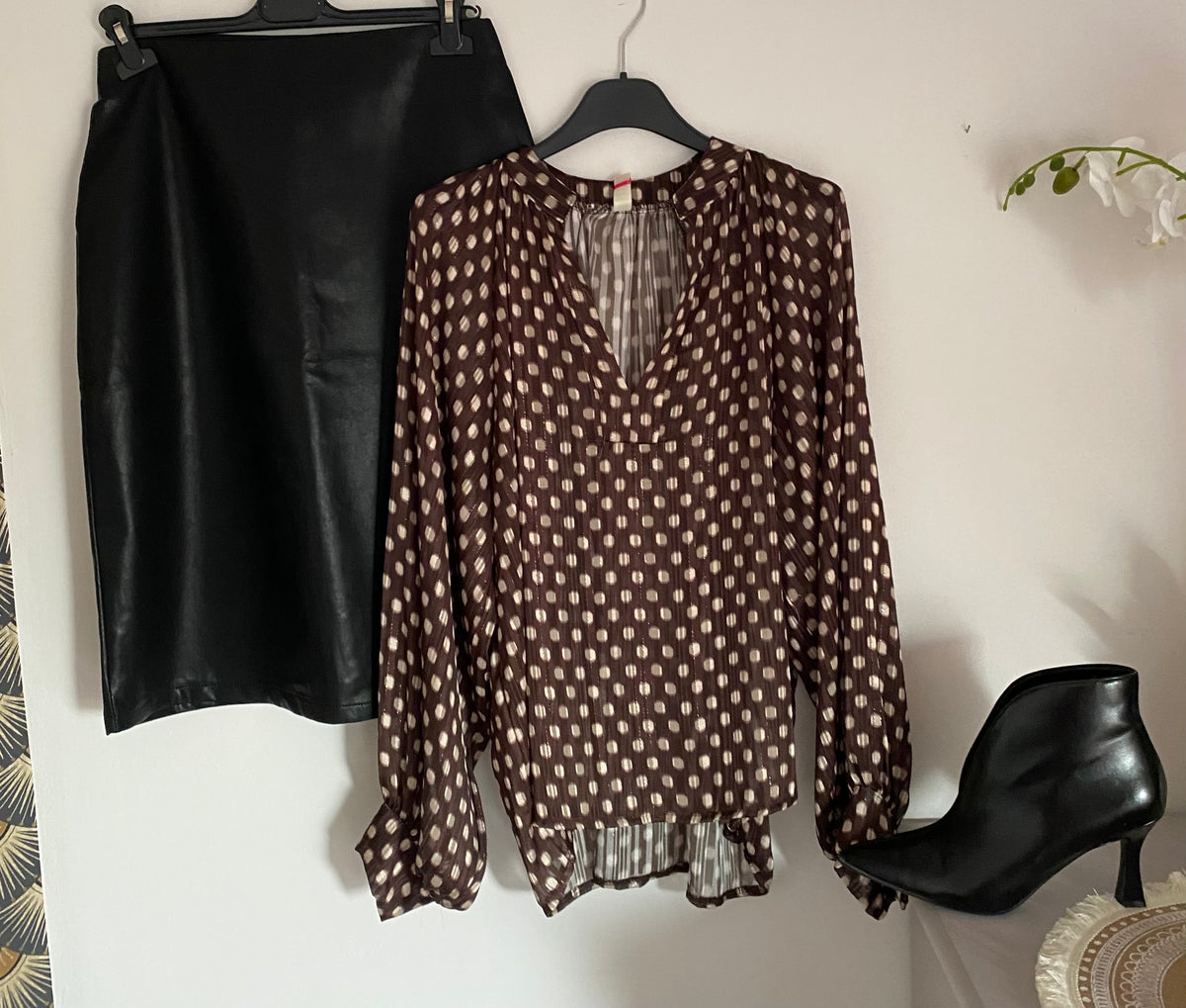 JUPE DROITE SIMILI CUIR  TAILLES : S/ M OU L